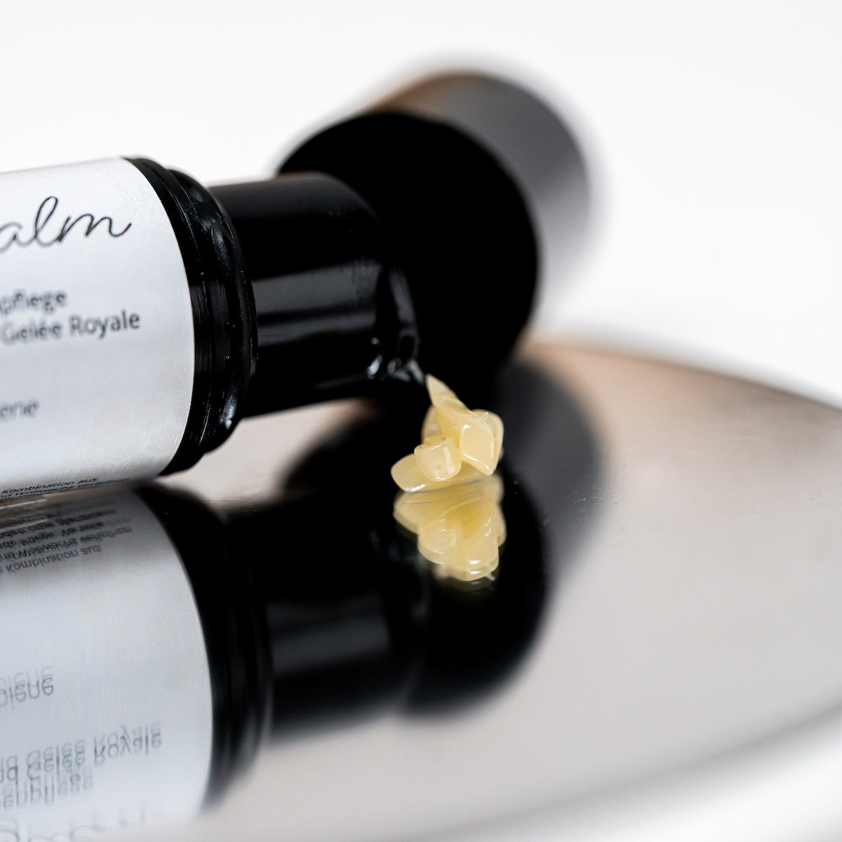 Bee Balm - natürlicher Lippenpflegebalsam mit Manuka Honig, Gelée Royale & Retinol