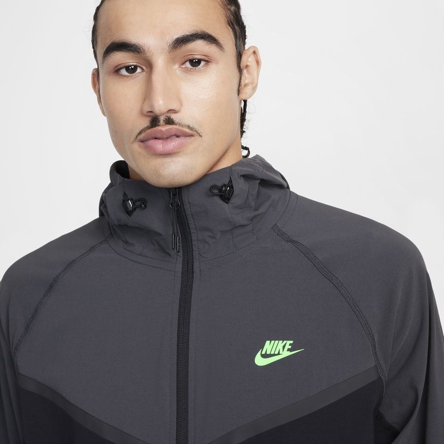 Nike Tech