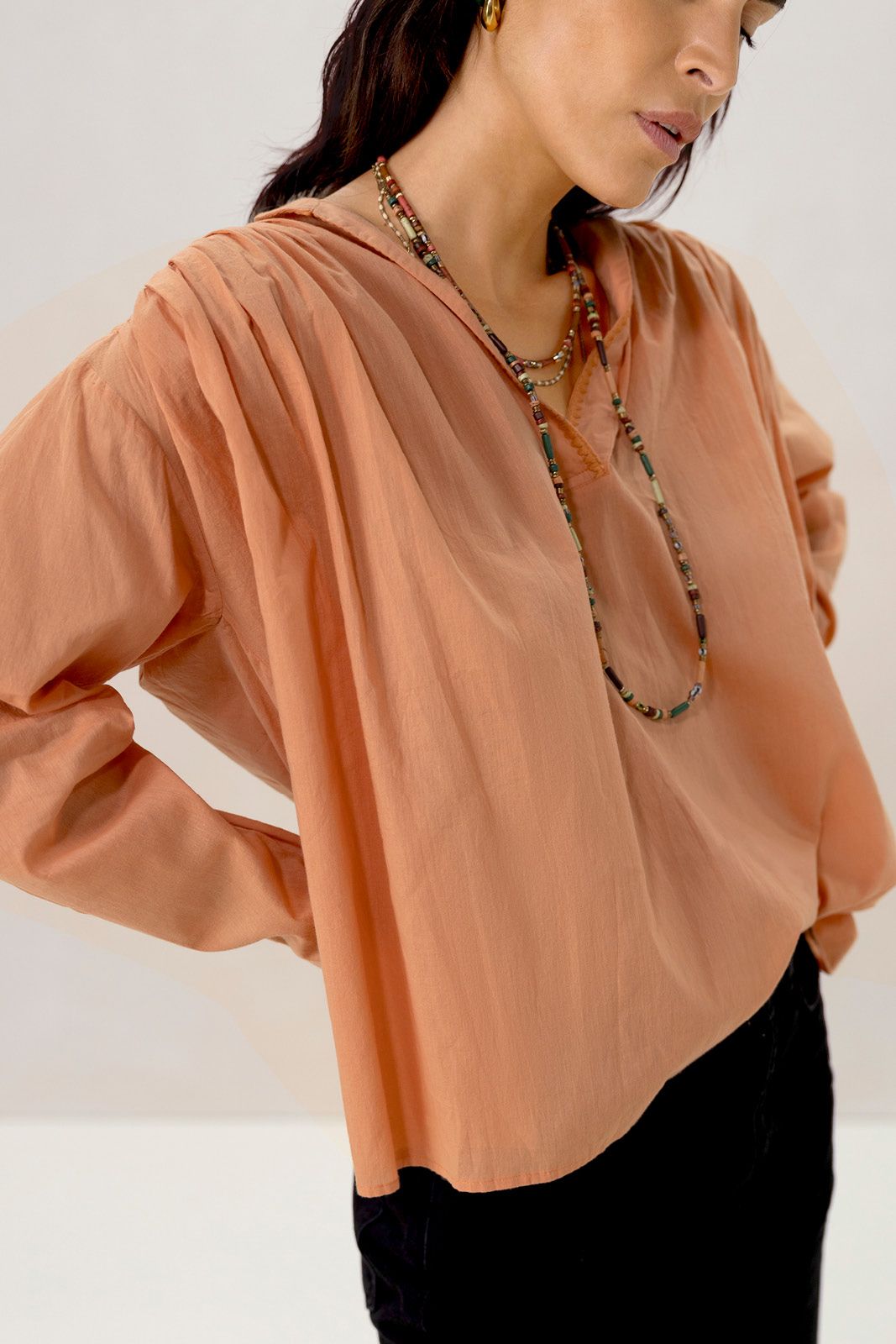 Oranje blouse met plooiing