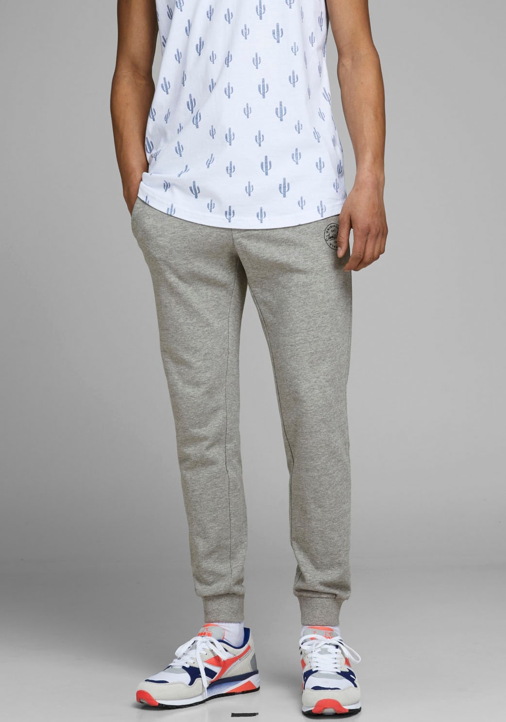 Jack & Jones Sweathose »JPSTGORDON Jogpants mit Kordelzug und bequemem Schnitt«  unifarben, modisch, bequem, Baumwolle