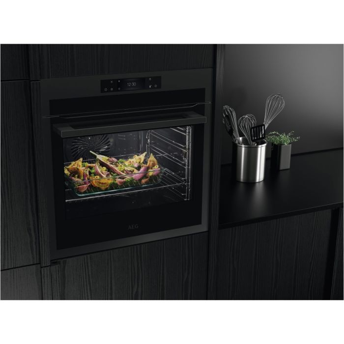 AEG Einbau-Backofen Serie 8000 BPE748380T Matt Black