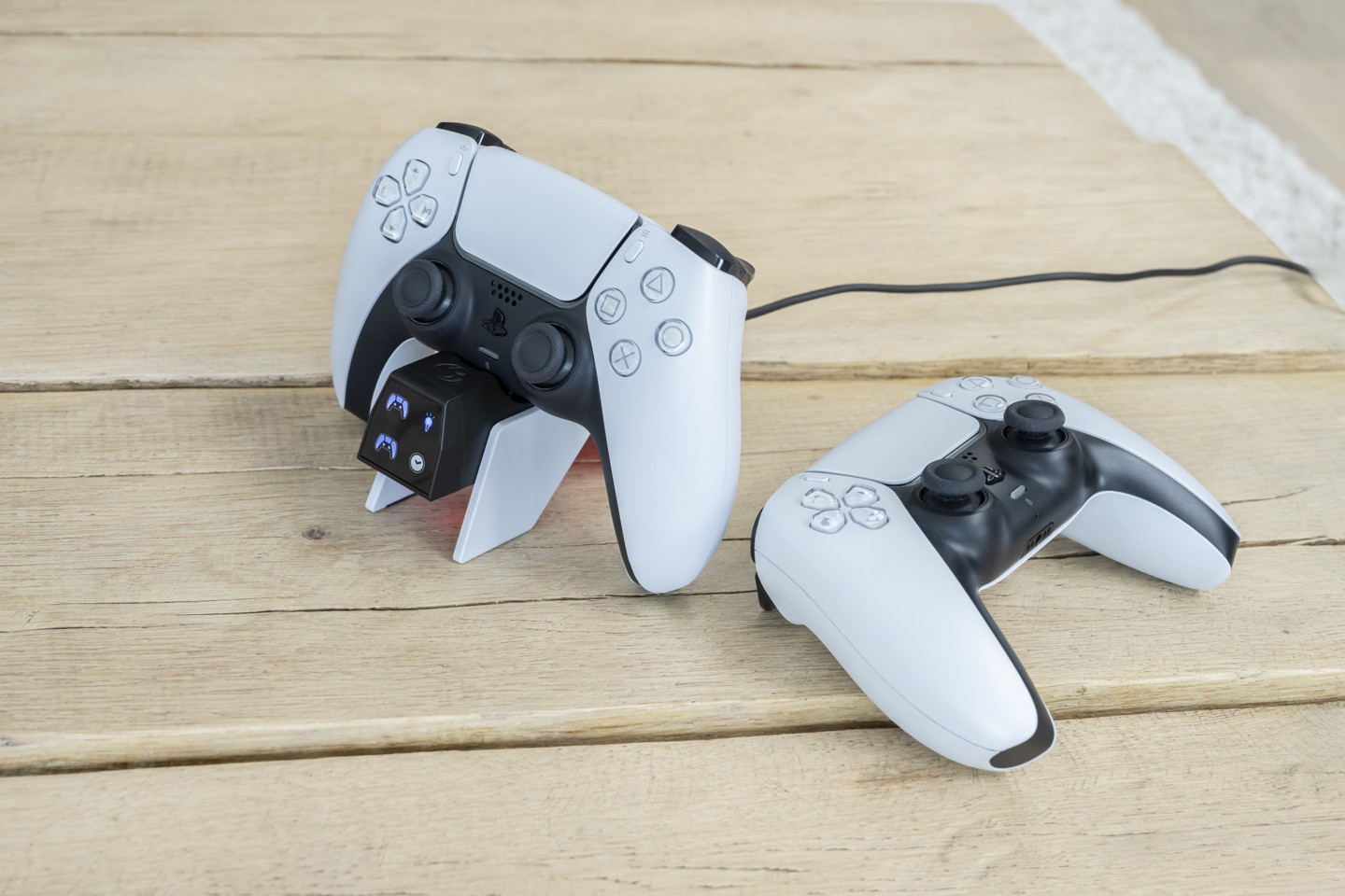 Nacon Controller USB Dual Charger V4 PS5
