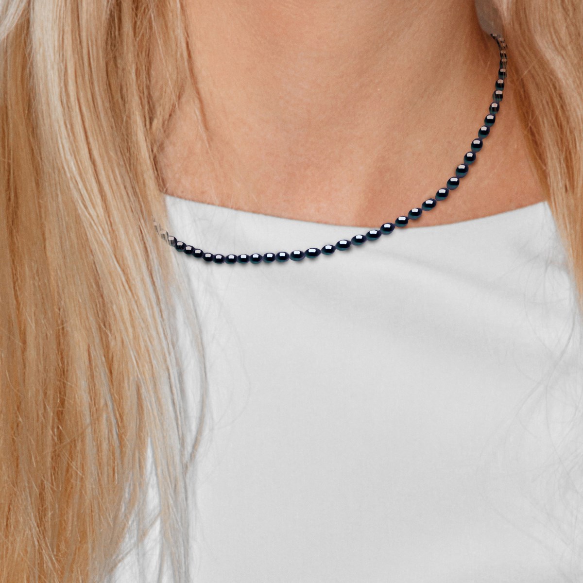 Collier Rang de Perles d'Eau Douce Grain de Riz 4-5 mm Noires Or Blanc 18 Carats