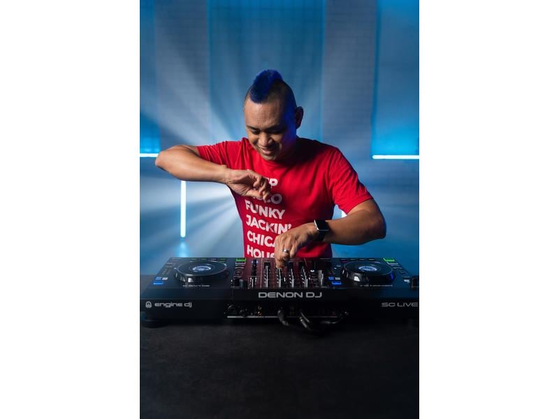 Denon DJ DJ-Controller SC Live 4 Schwarz 4-Deck Standalone DJ Controller mit WiFi