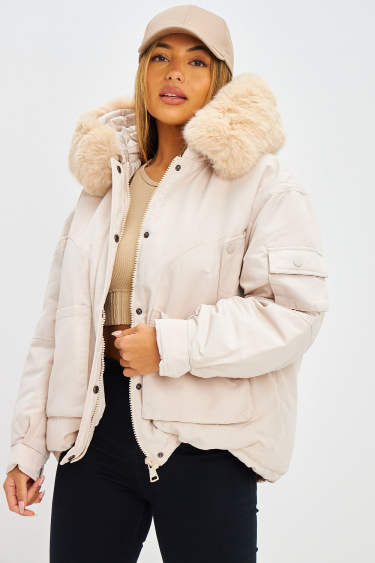 Doudoune courte beige capuche en fourrure
