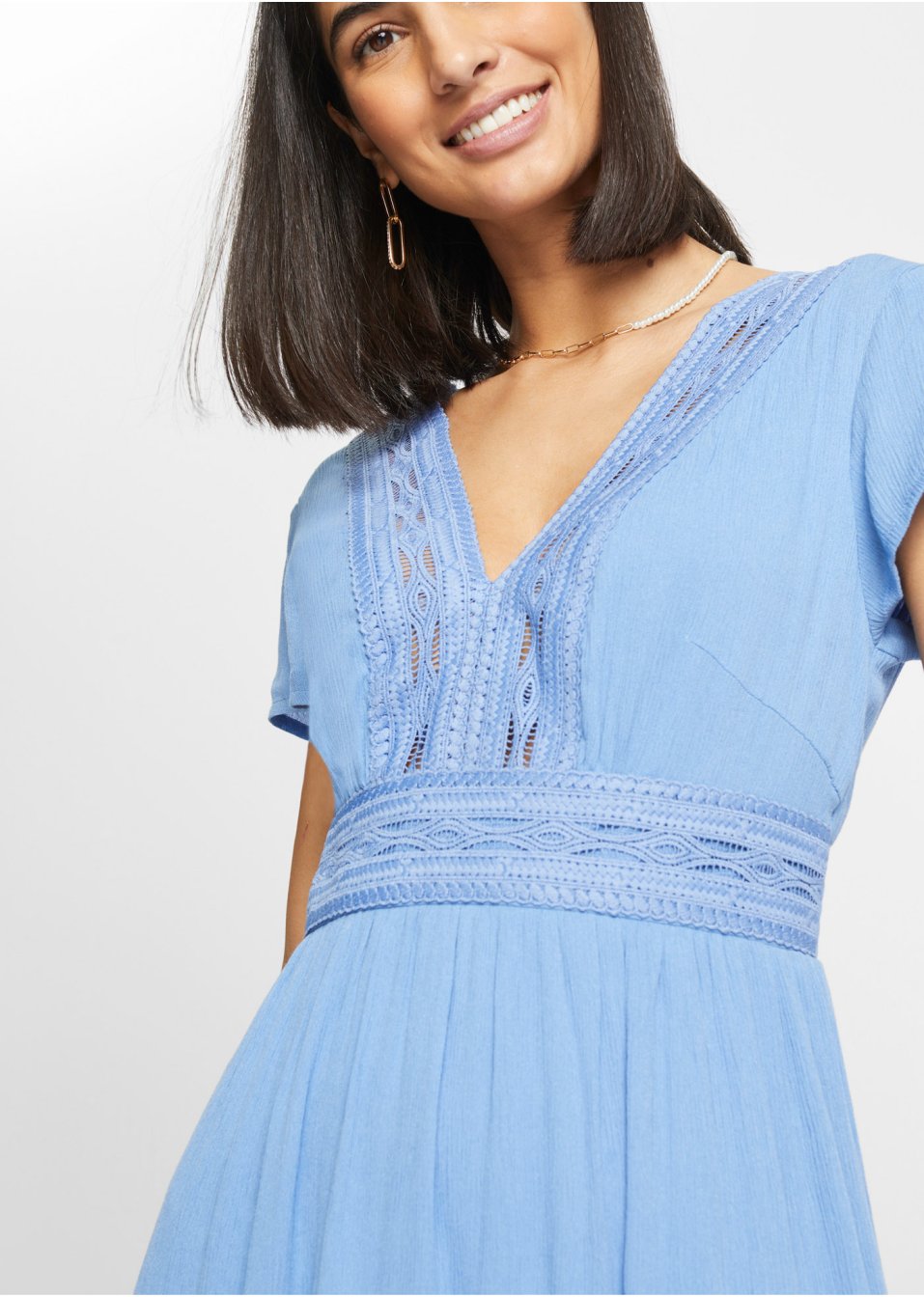 Robe longue estivale à dentelle