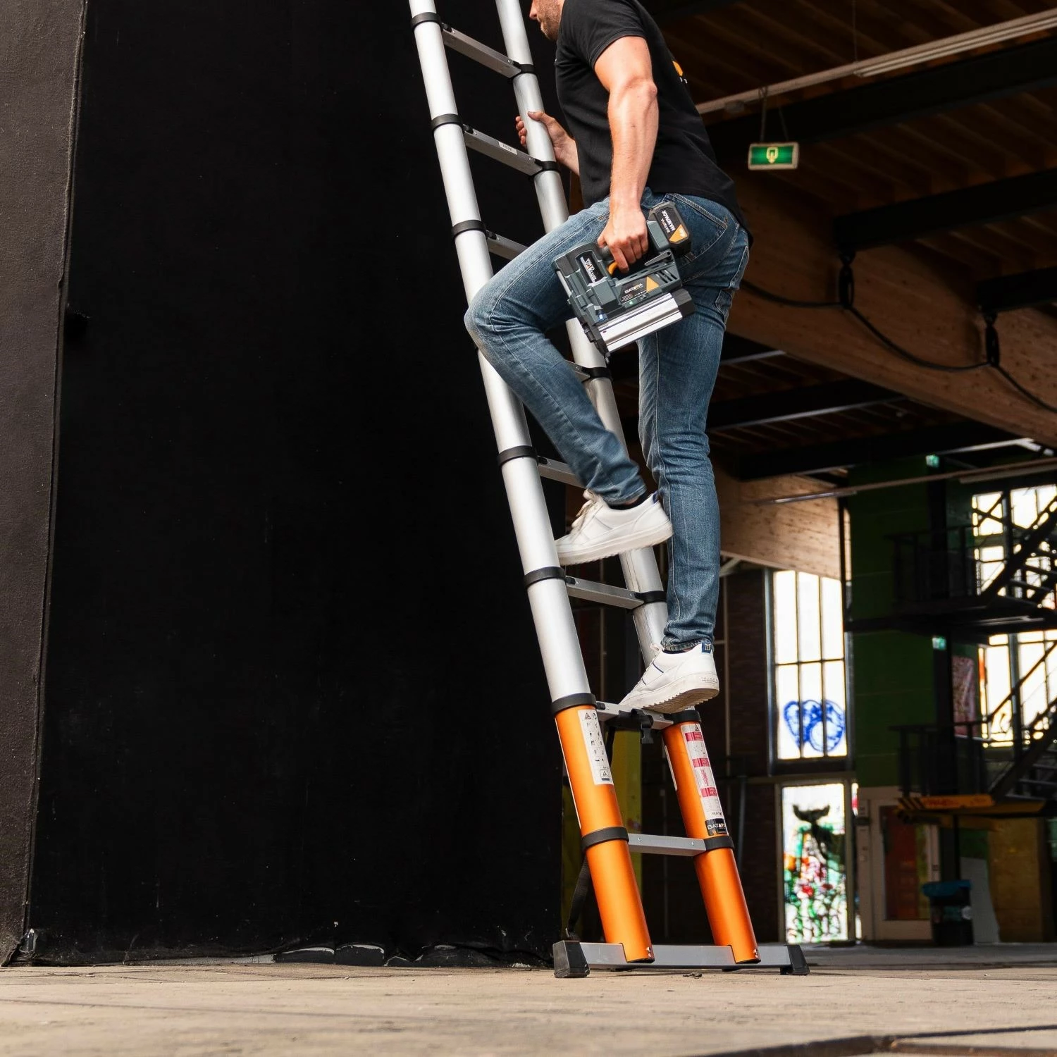 Batavia 7064829 Giraffe Air Telescopische ladder met Hoekindicator, SoftClose & AntiSlip - 4.15m - 14 sporten