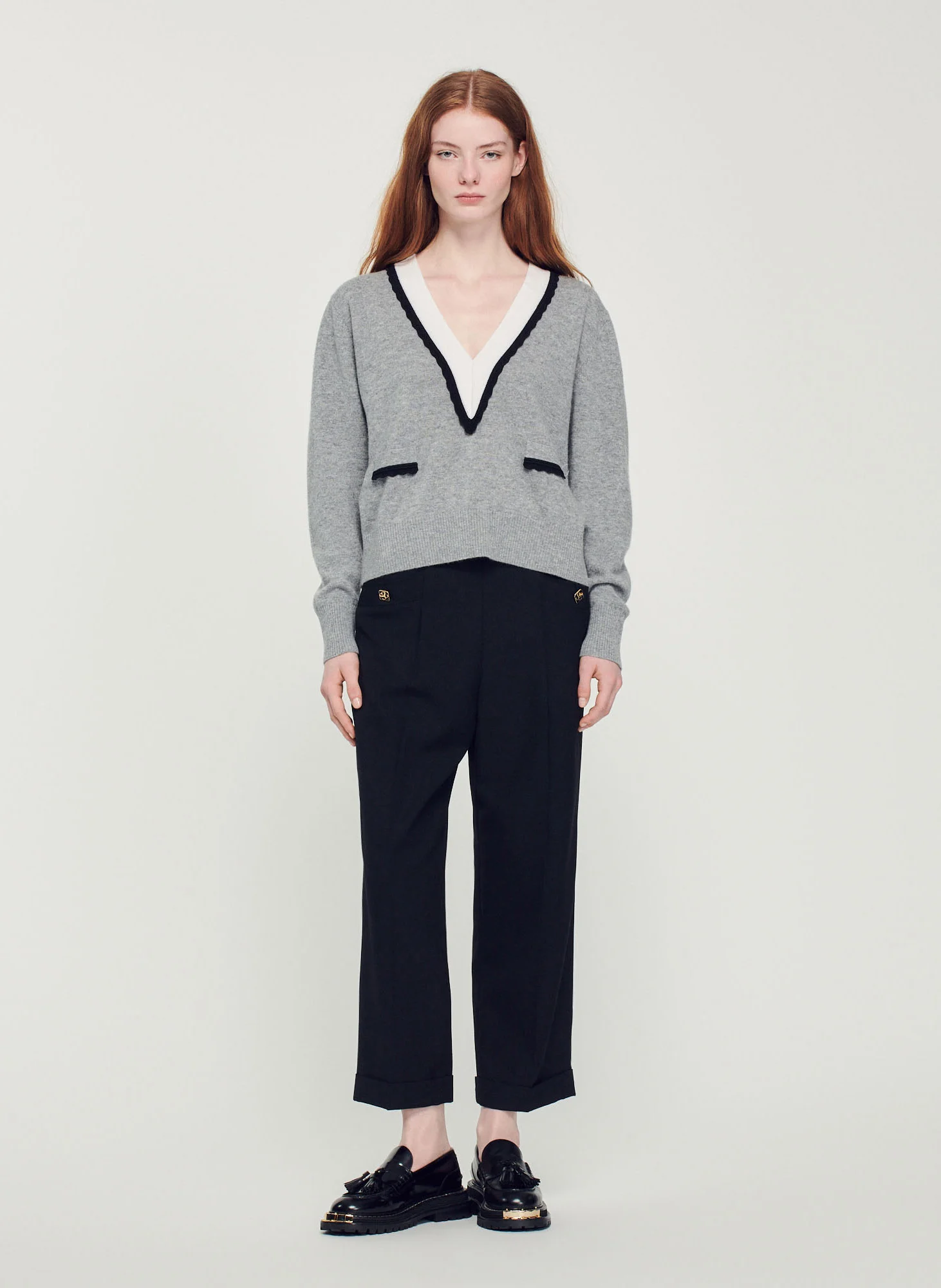 Pull col V contrasté en laine mélangée| Gris