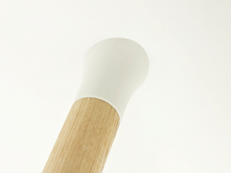 Normann Copenhagen Form Barstool barkruk 65cm met eiken onderstel wit