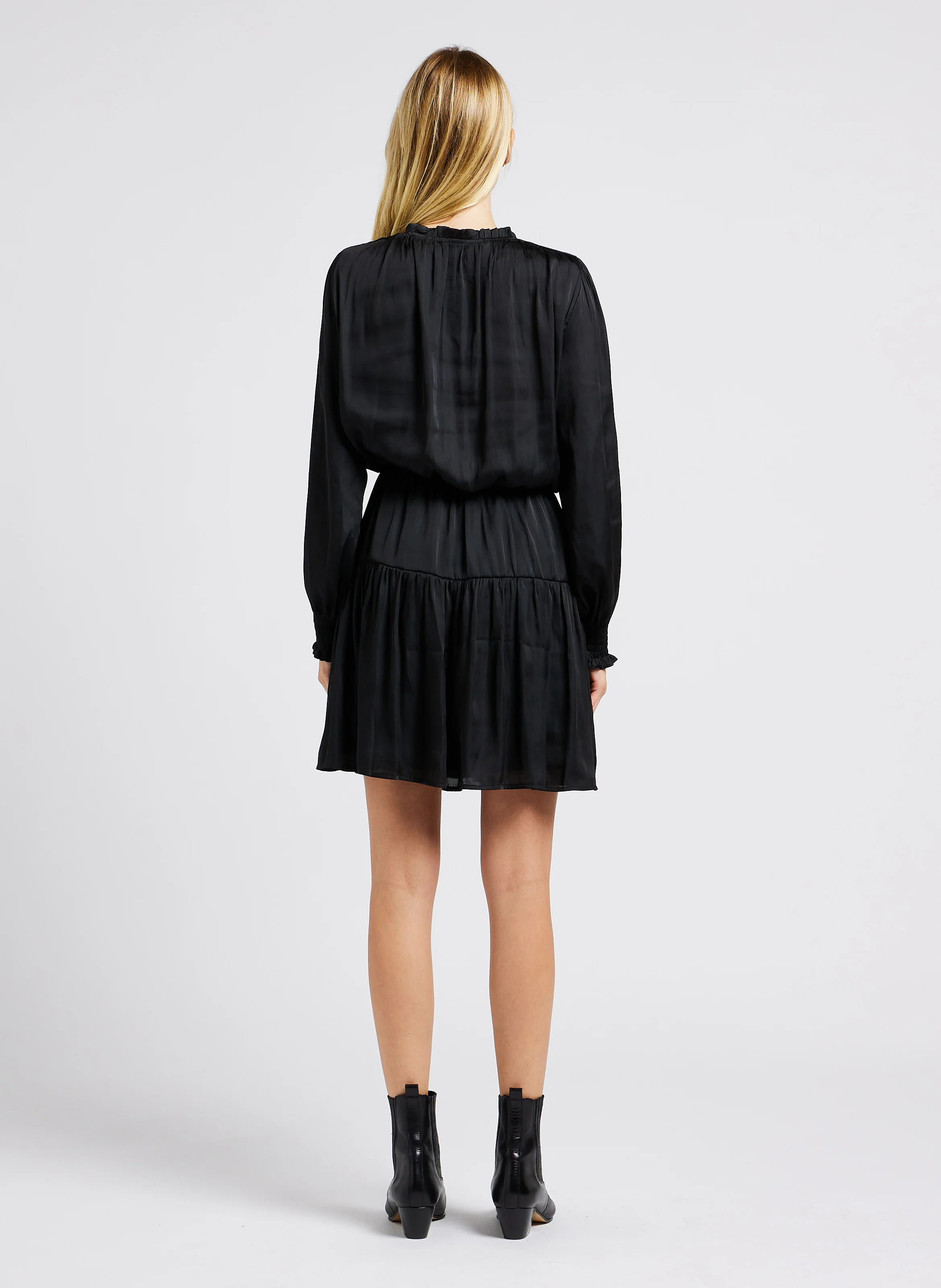 LOURDES - Robe courte droite encolure ronde | Noir