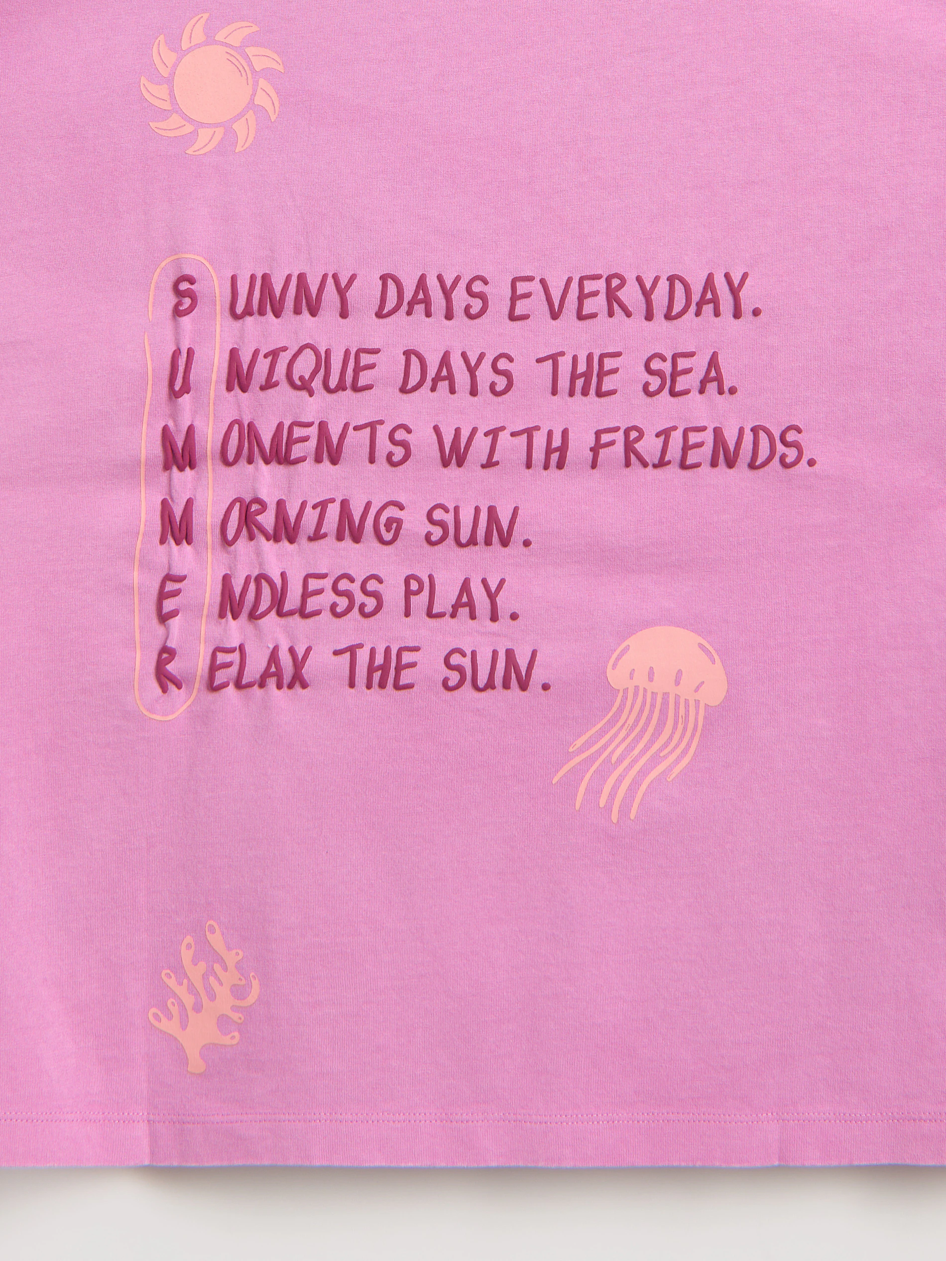 Lässiges T-Shirt mit aufdruck