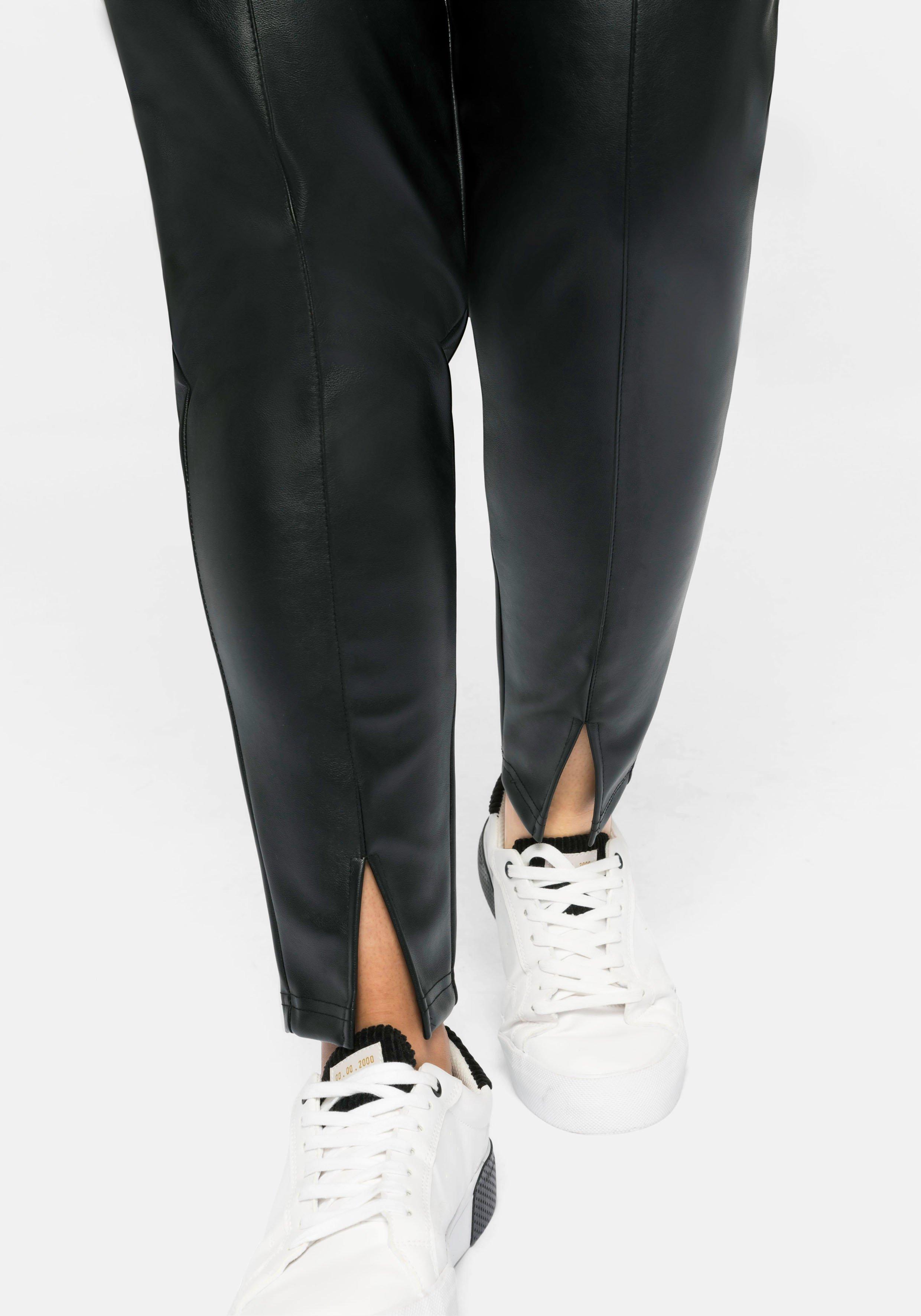 Leggings in Lederoptik, mit Schlitz am Saum