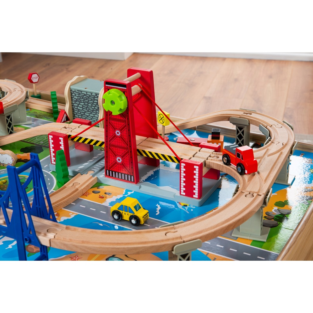 Squirrel Play 100-teiliges Holzeisenbahnset & Tisch