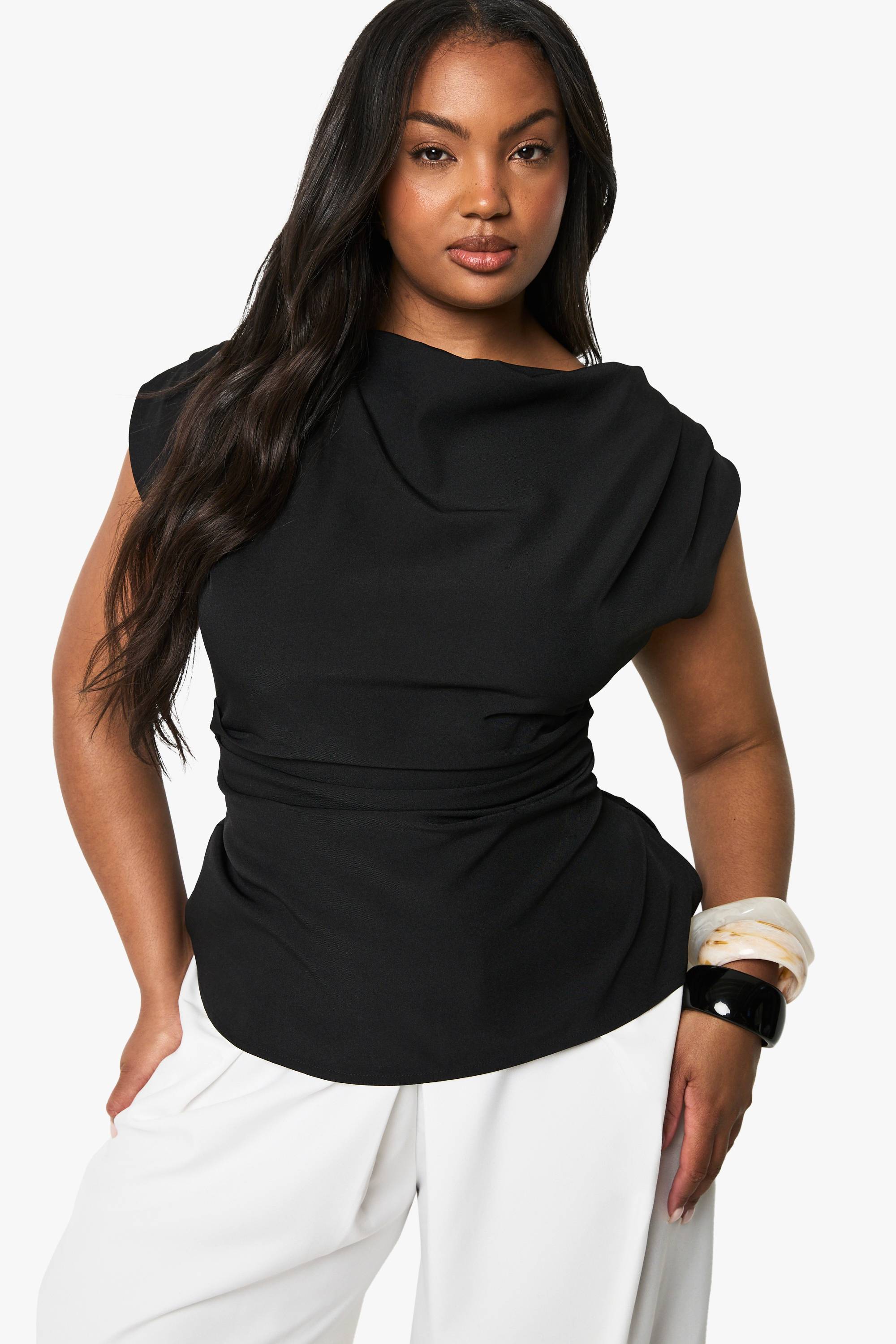 boohoo PLUS – Haut asymétrique à col drapé
