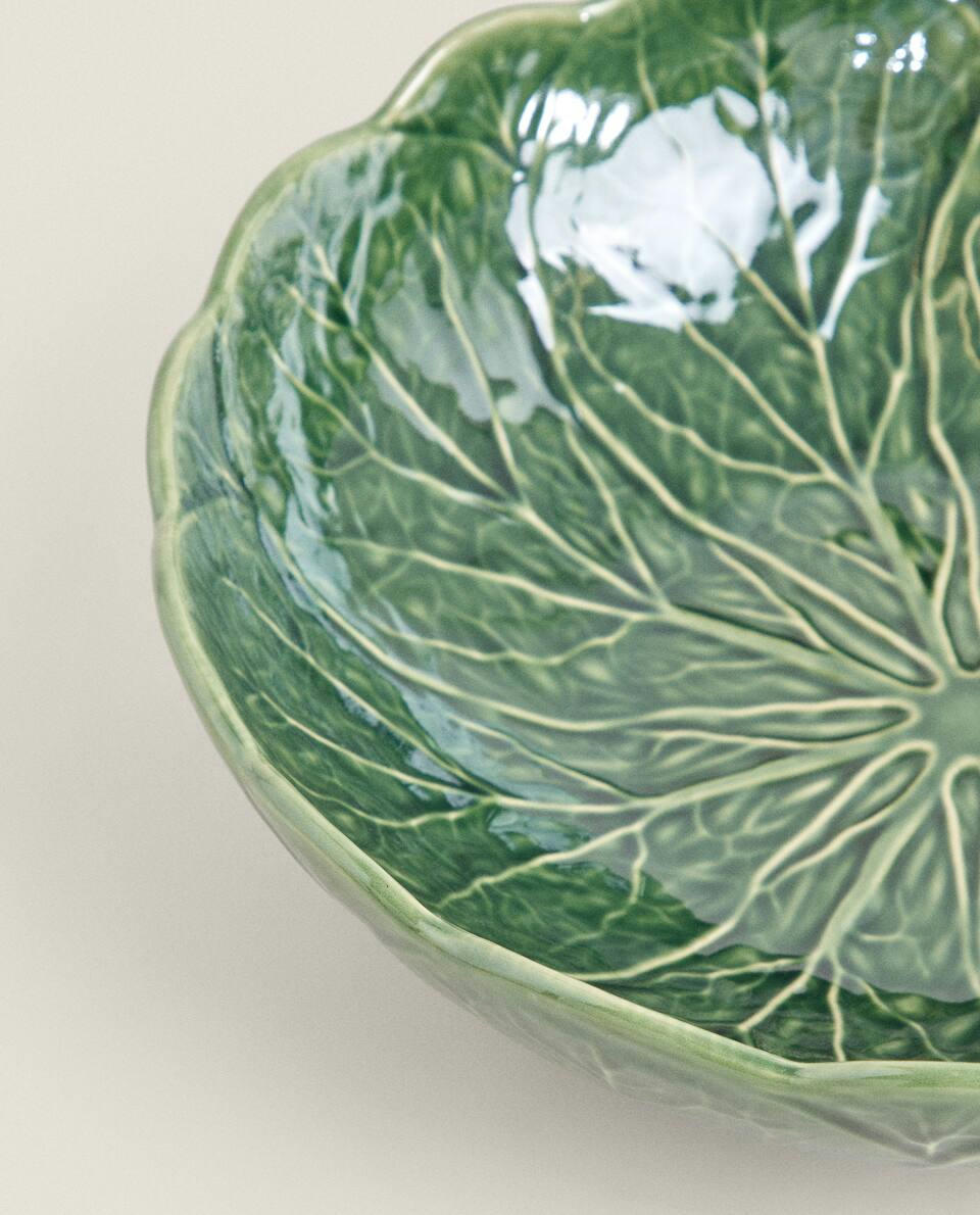Tigela de salada de barro com acabamento em folha