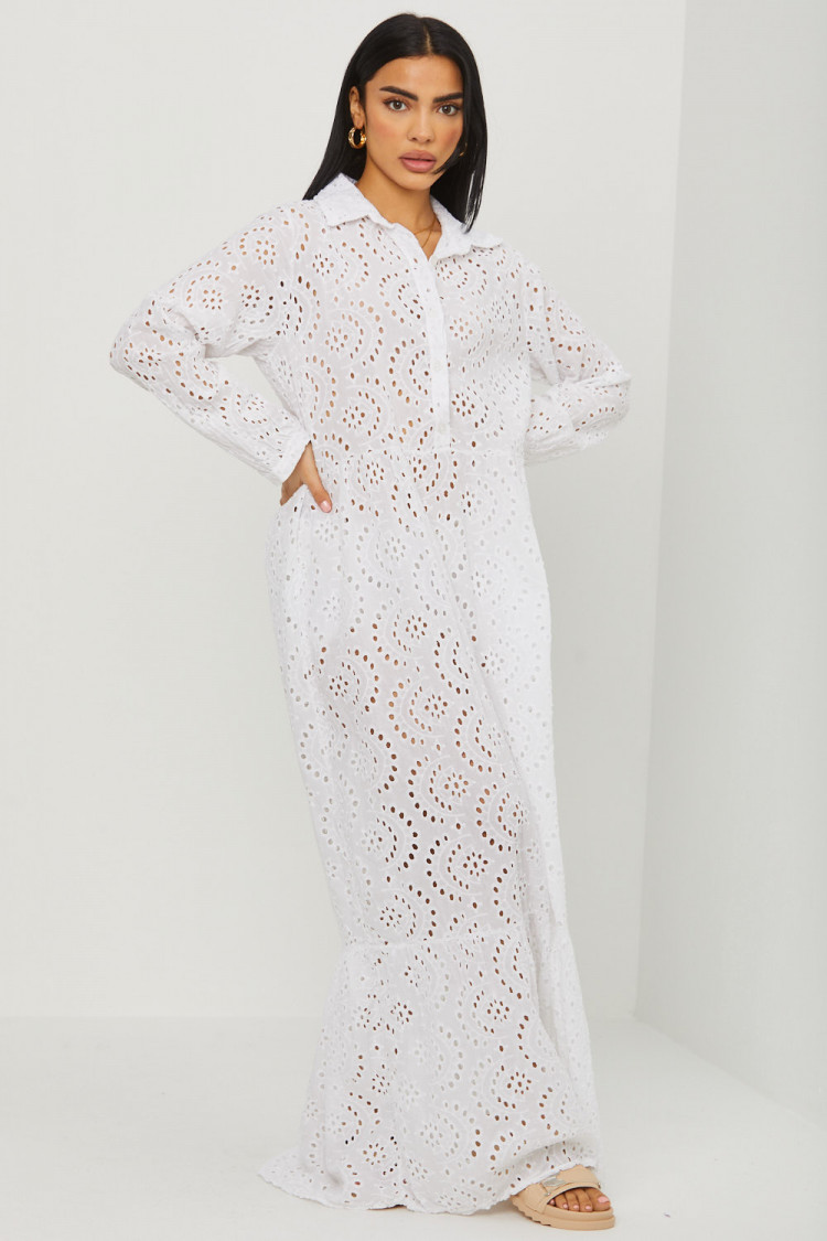 Robe chemise blanche en crochet évasé