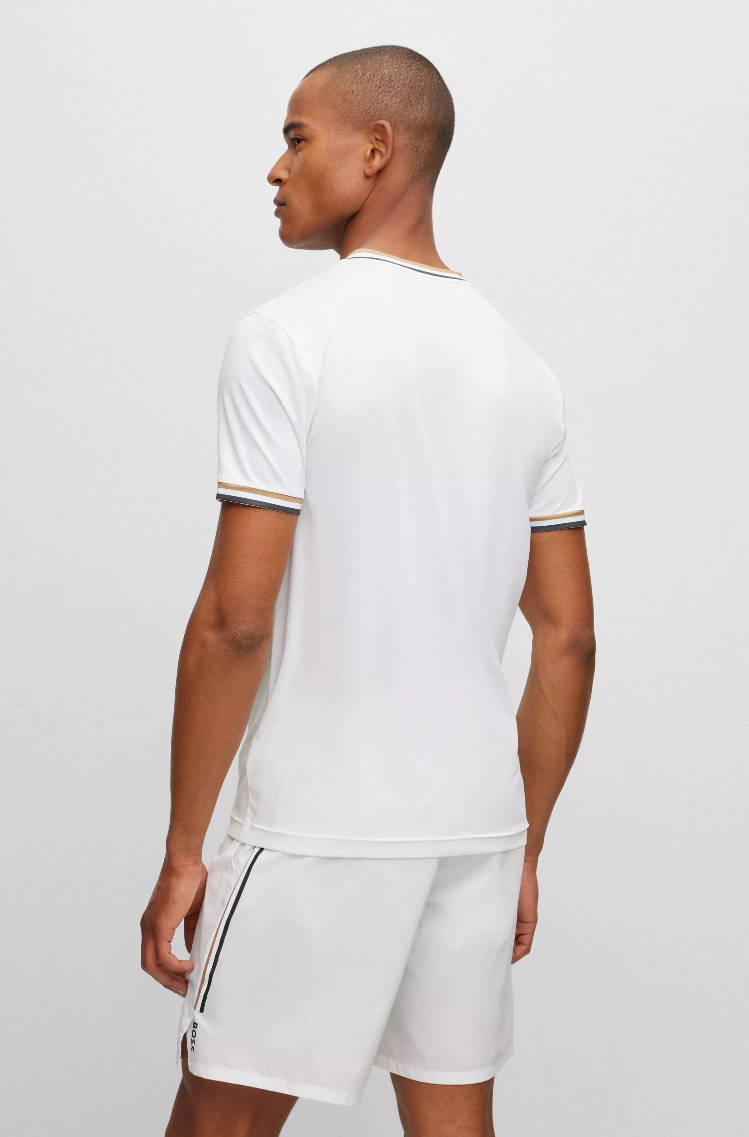Camiseta slim-fit BOSS Green-BOSS x Matteo Berrettini com listras características.