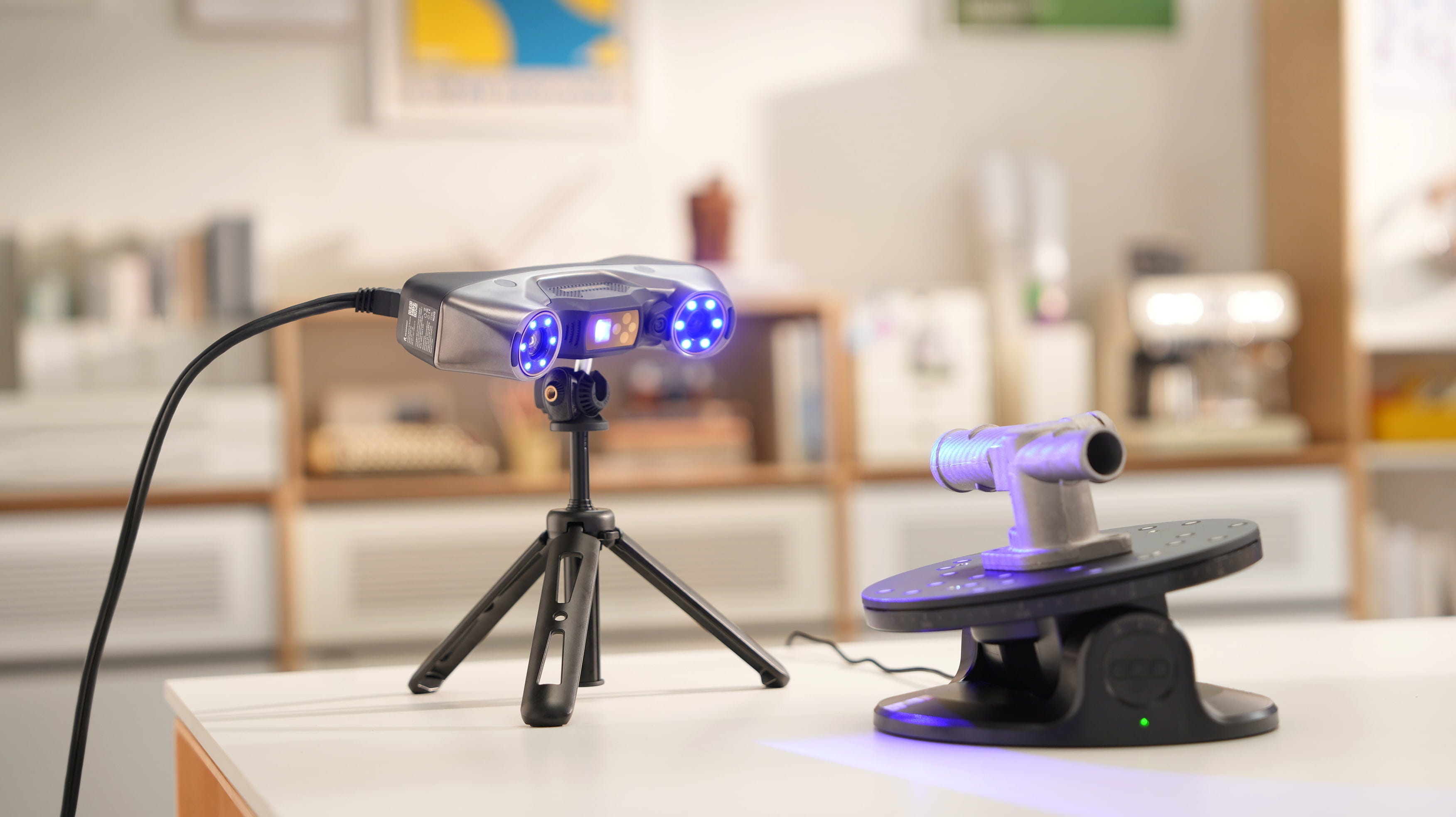 Revopoint  MetroY    Hochpräziser Blue-Laser-3D Scanner für komplexe Geometrien