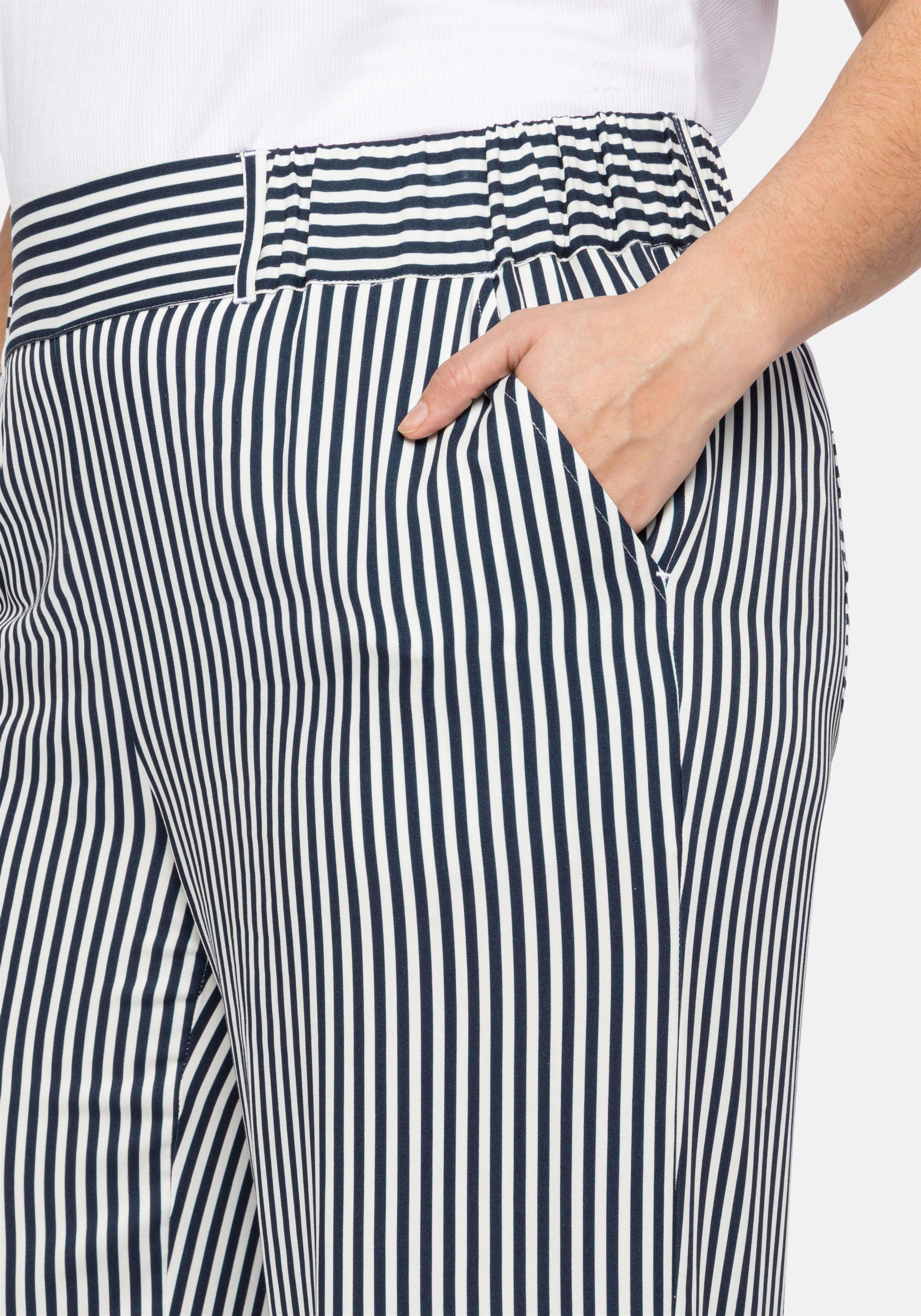 Weite Hose mit Alloverdruck und Schlupfbund