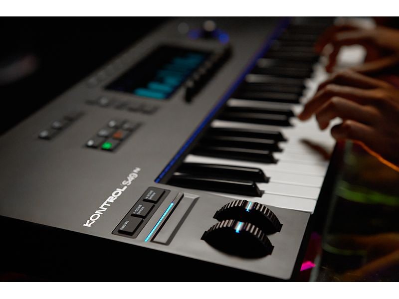 Native Instruments Keyboard Controller Kontrol S49 MK3 inkl Controller-Keyboard mit 49 halbgewichteten Tasten und Komplete 15 Standard