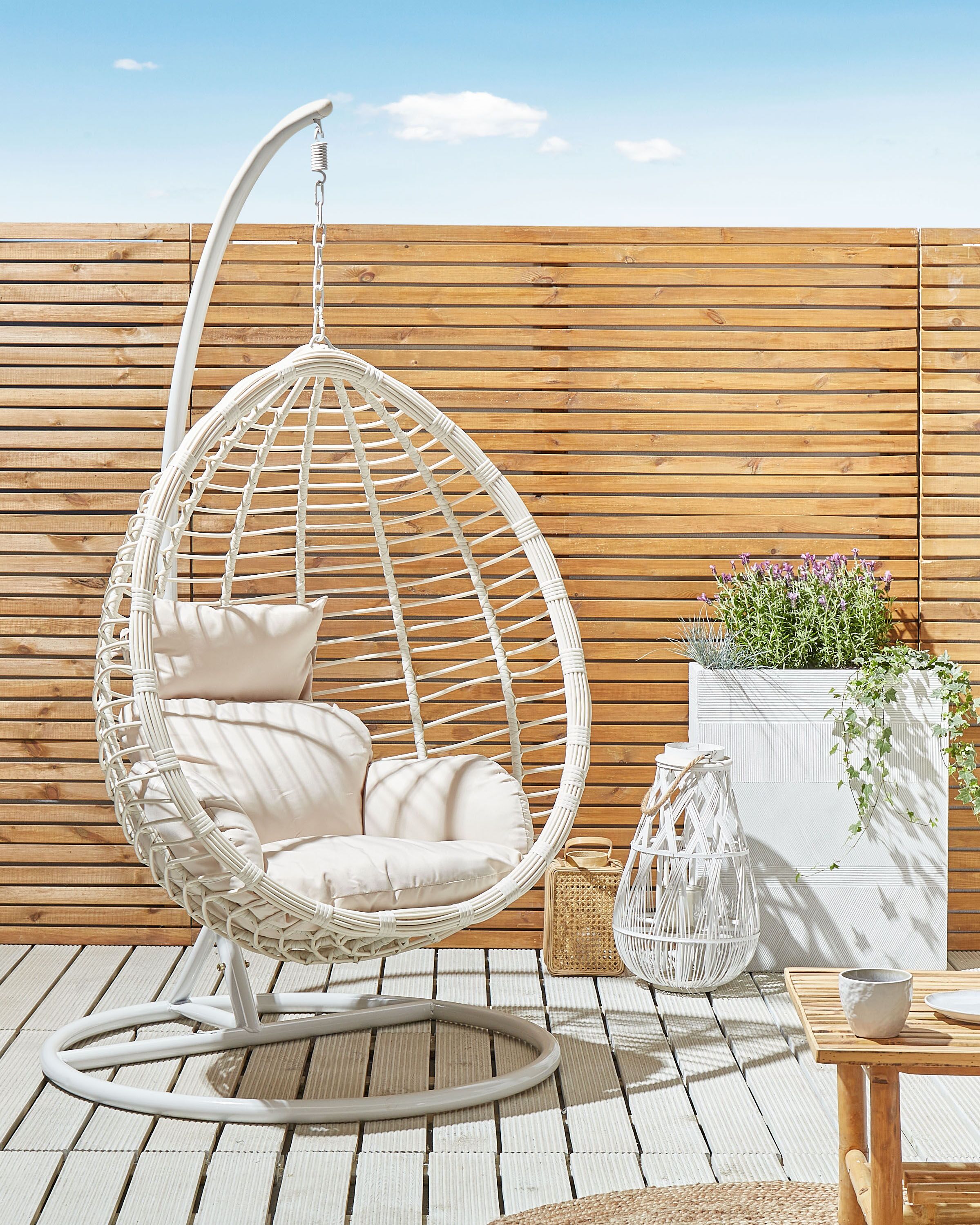 Hangstoel met standaard FANO PE rotan Wit