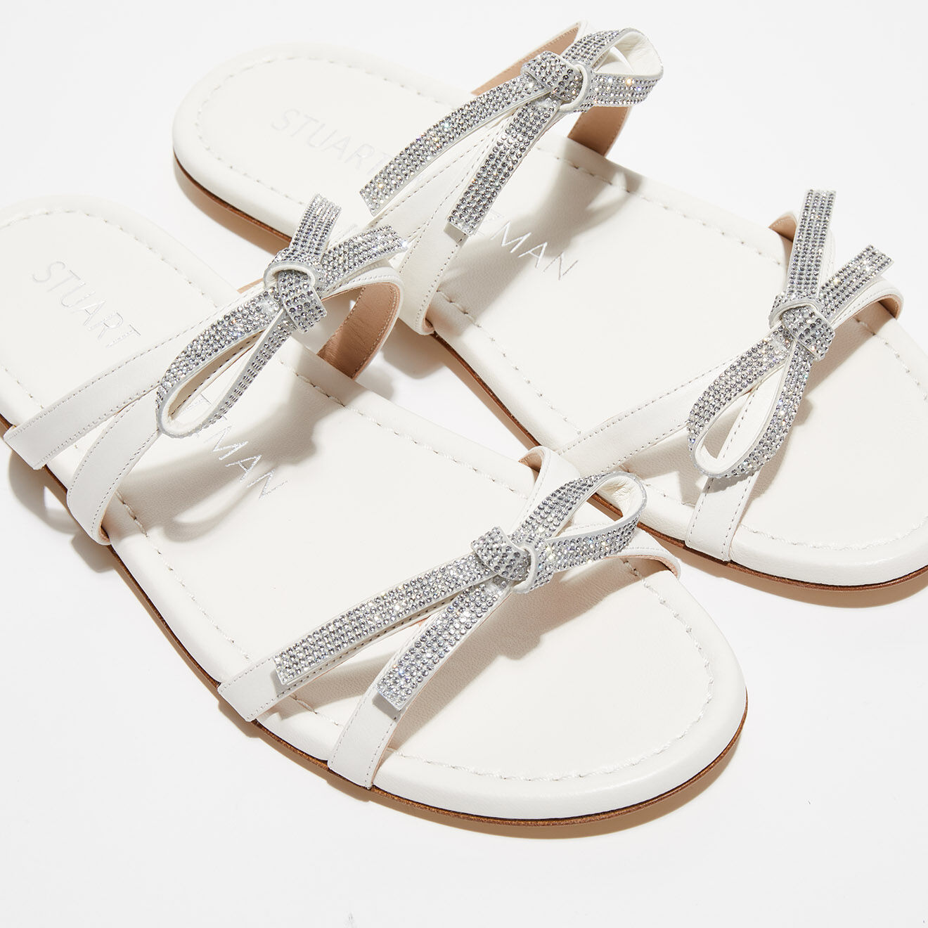 Stuart Weitzman Mules en Cuir Bow crème
