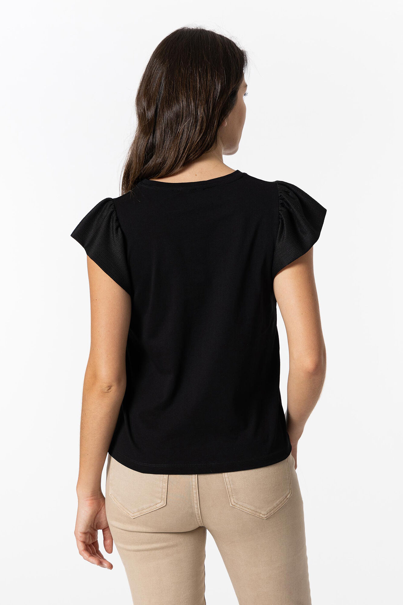 Camiseta com mangas com efeito amassado