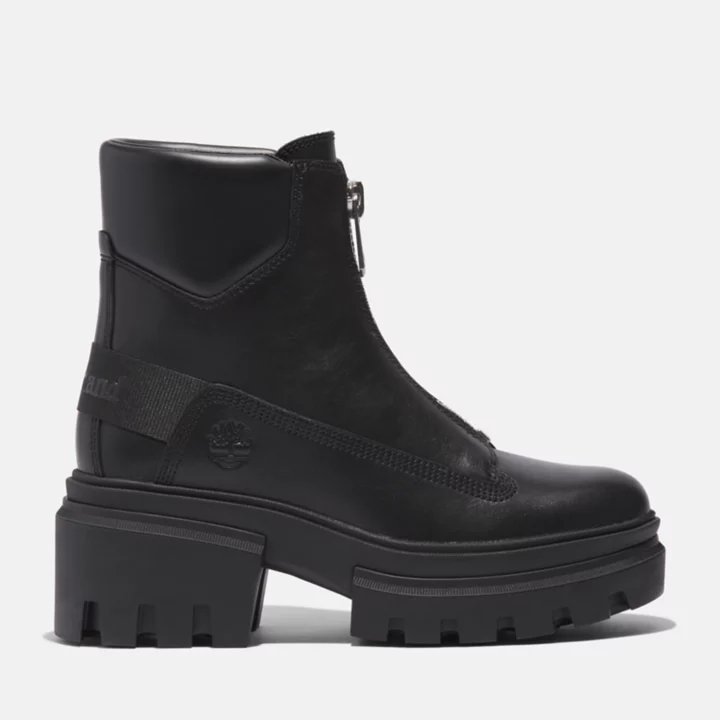 Bota feminina Everleigh com zíper frontal na cor preta.