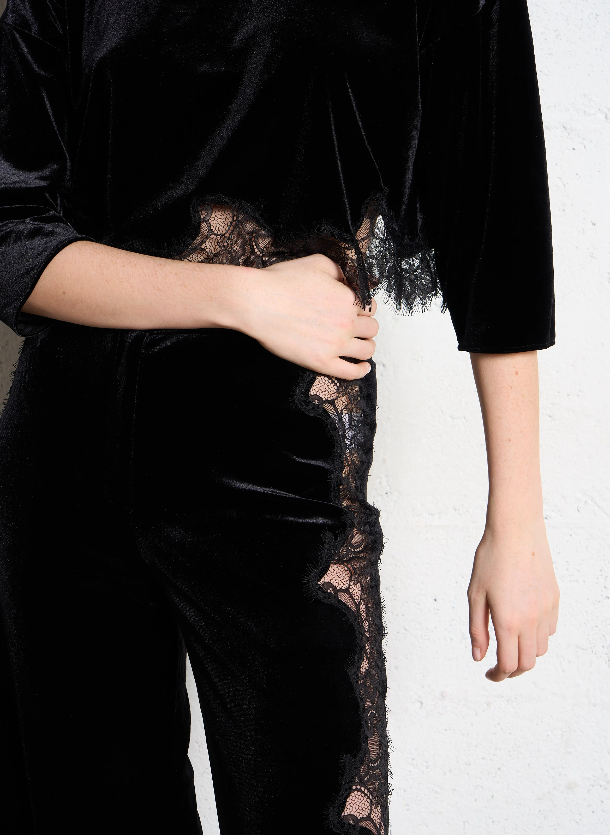 VIVY - Pantalon large à dentelle ajourée| Noir