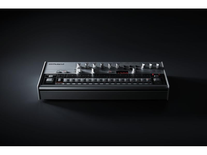 Roland Synthesizer TR-06 Eine authentische TR-606. Und so viel mehr.