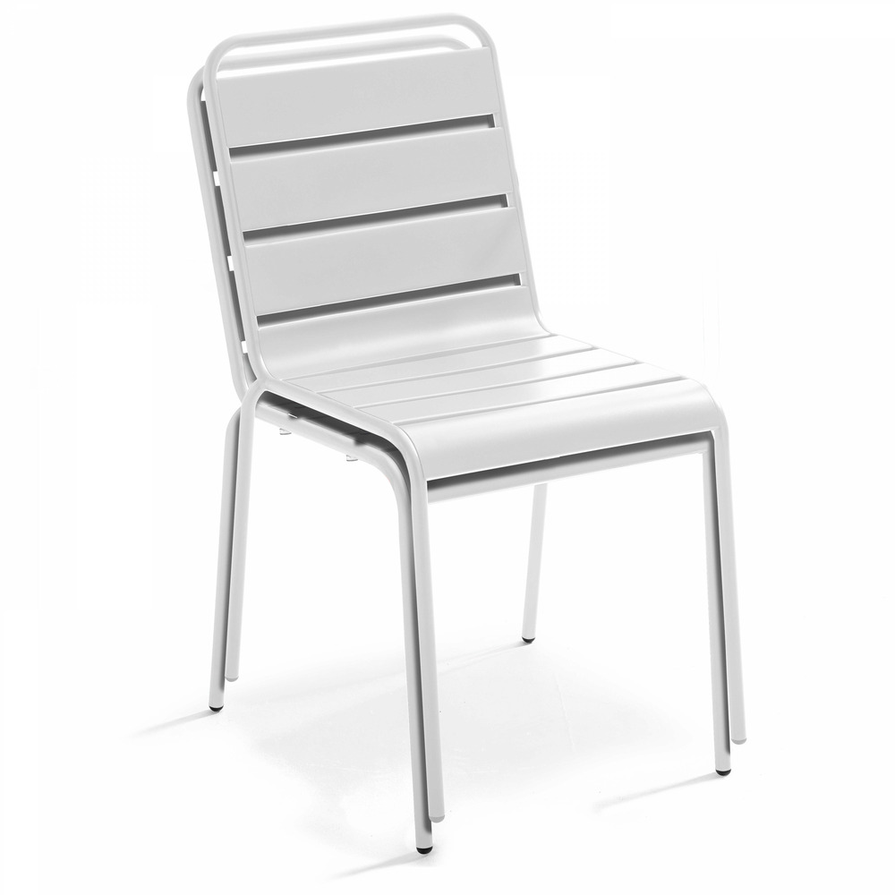 Chaise en métal blanche