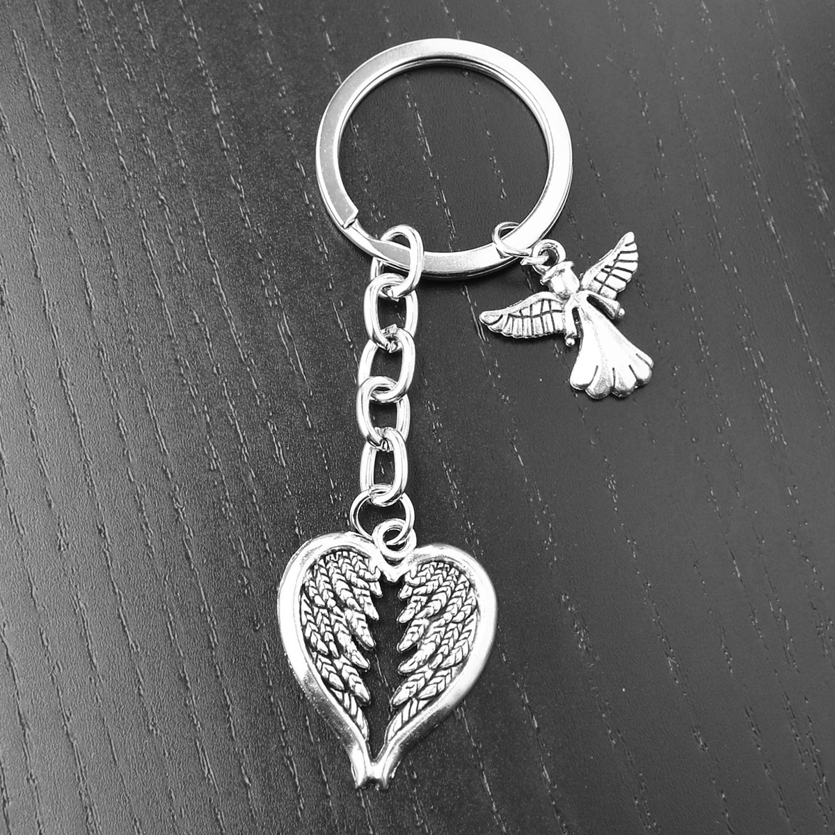 Porte-clés ange et ailes en forme de coeur argenté