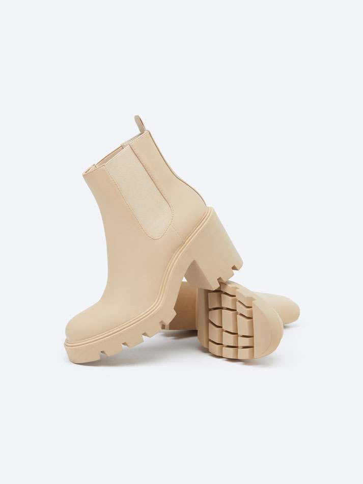 Botas Chelsea de cano curto com salto - Off-white