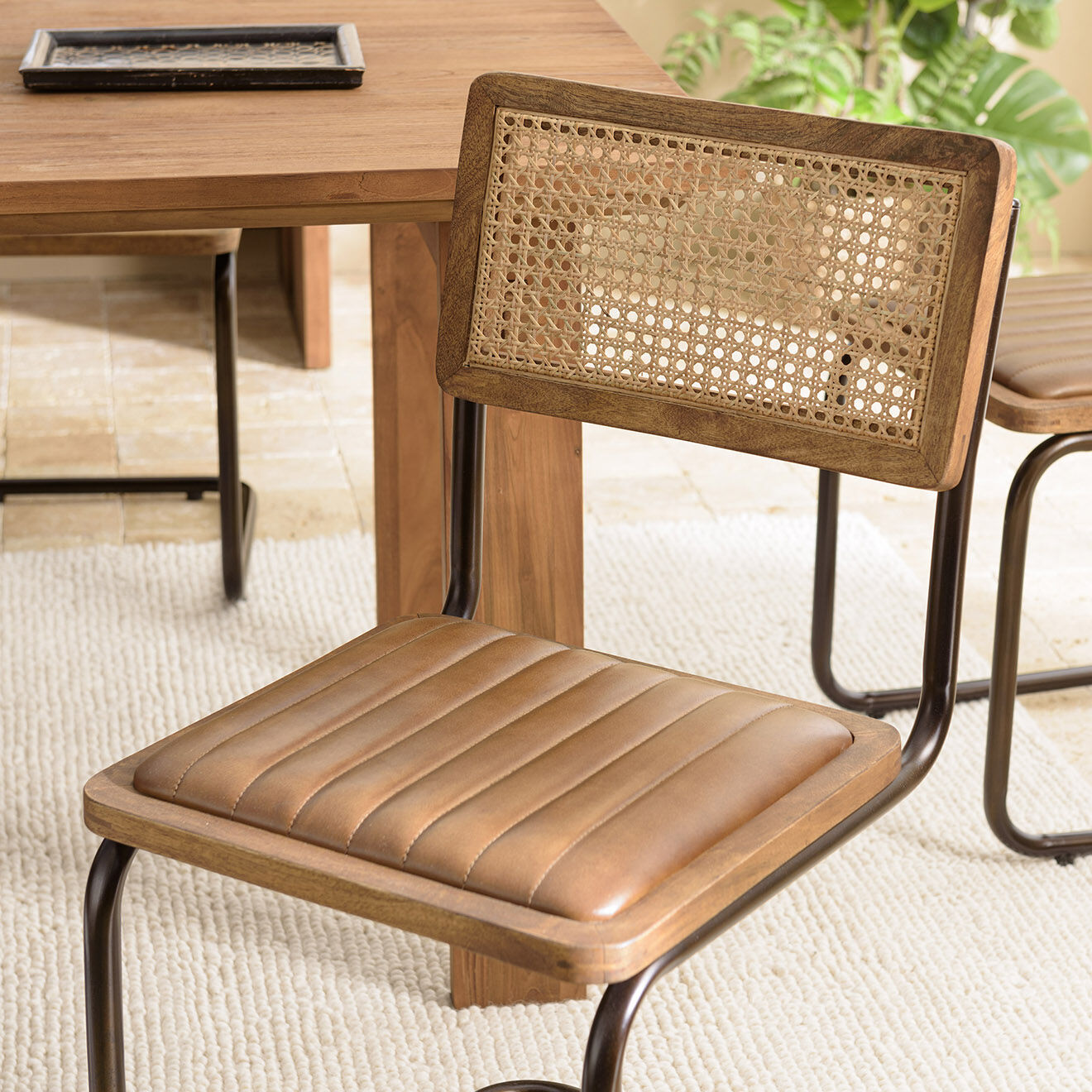 Macabane 2 Chaises en Manguier assise matelassée en Cuir pieds rétro marron - 44x54x89 cm