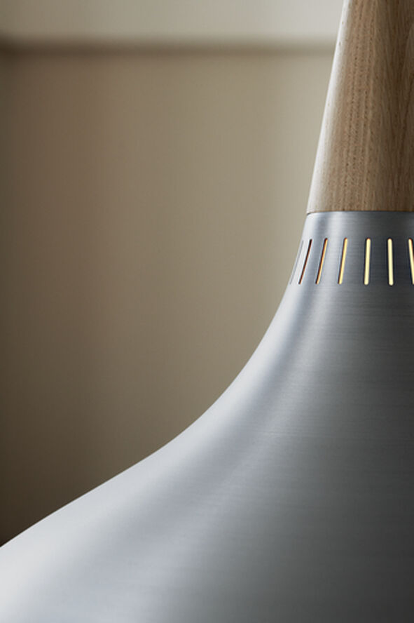 Fritz Hansen Orient™ P1, Aluminium/Oak Kobber