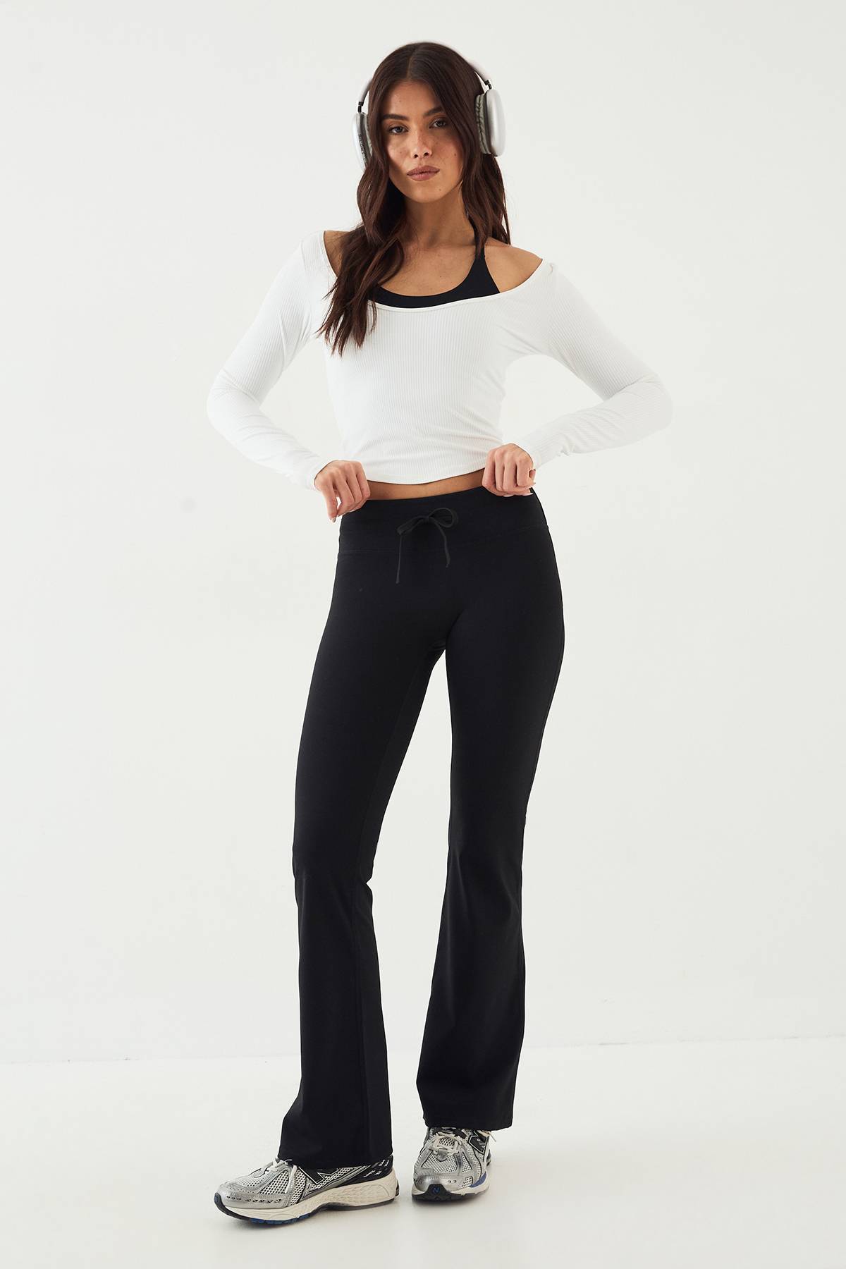 Pantalon de Yoga Évasé DSGN Studio Ultra Sculpt avec Taille Nouée et Détails de Coutures