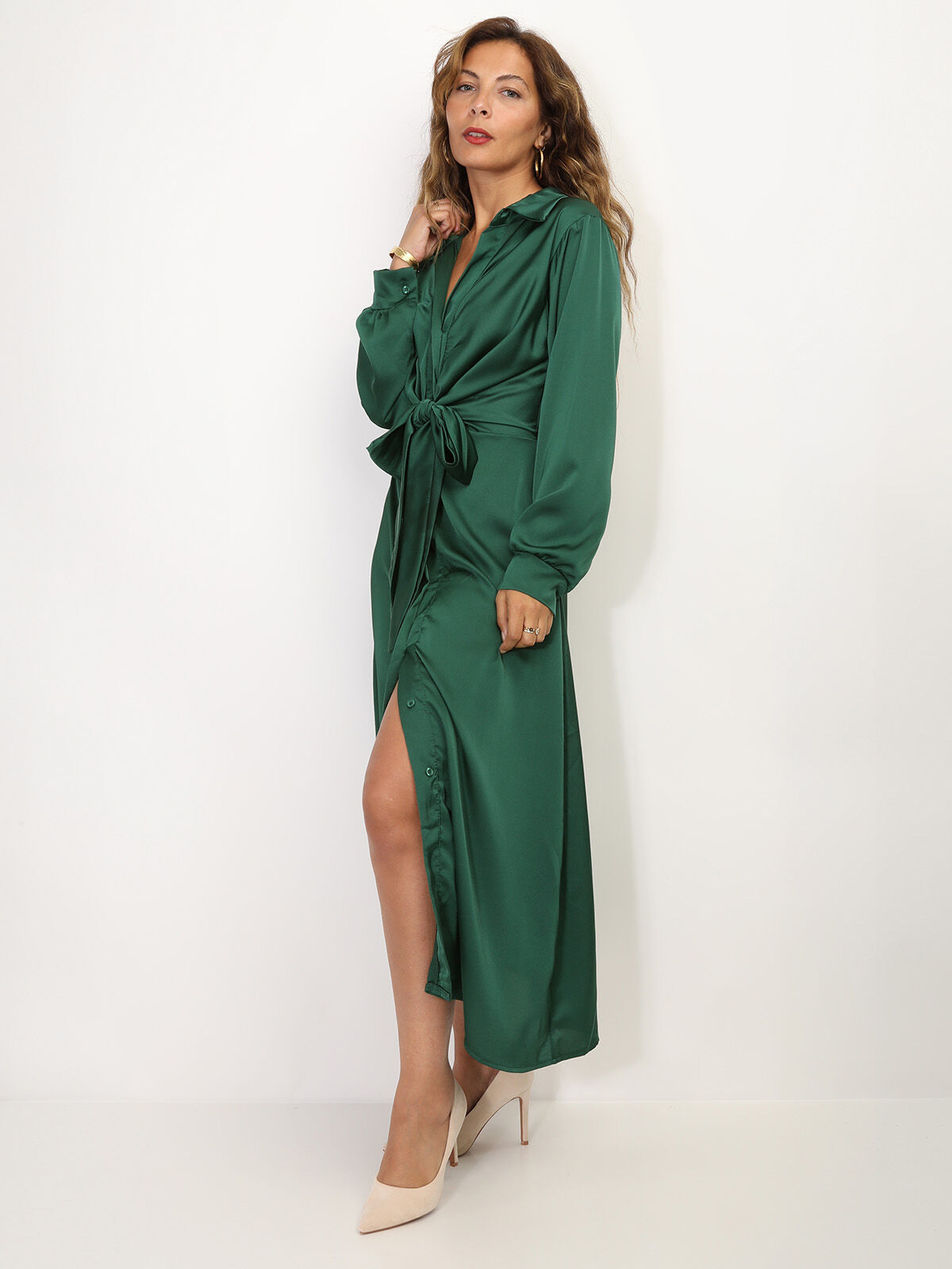 Robe chemise longue et satinée à nouer- Vert foncé