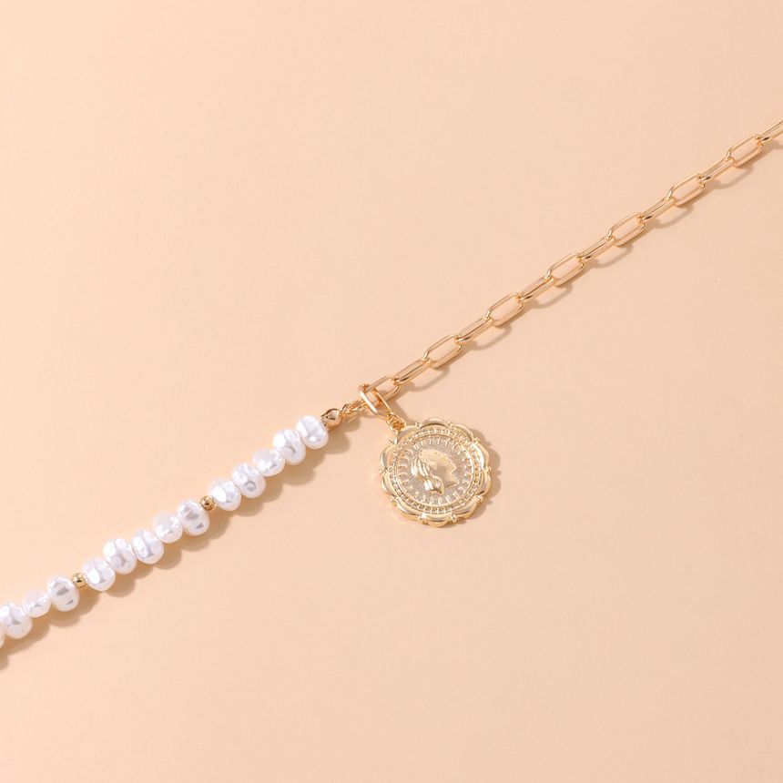 Parskletie - Ketting met reliëfschijfhanger en imitatieparel
