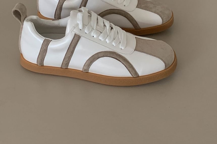 SeoulPop - Tweekleurige sneakers met rubberen zool
