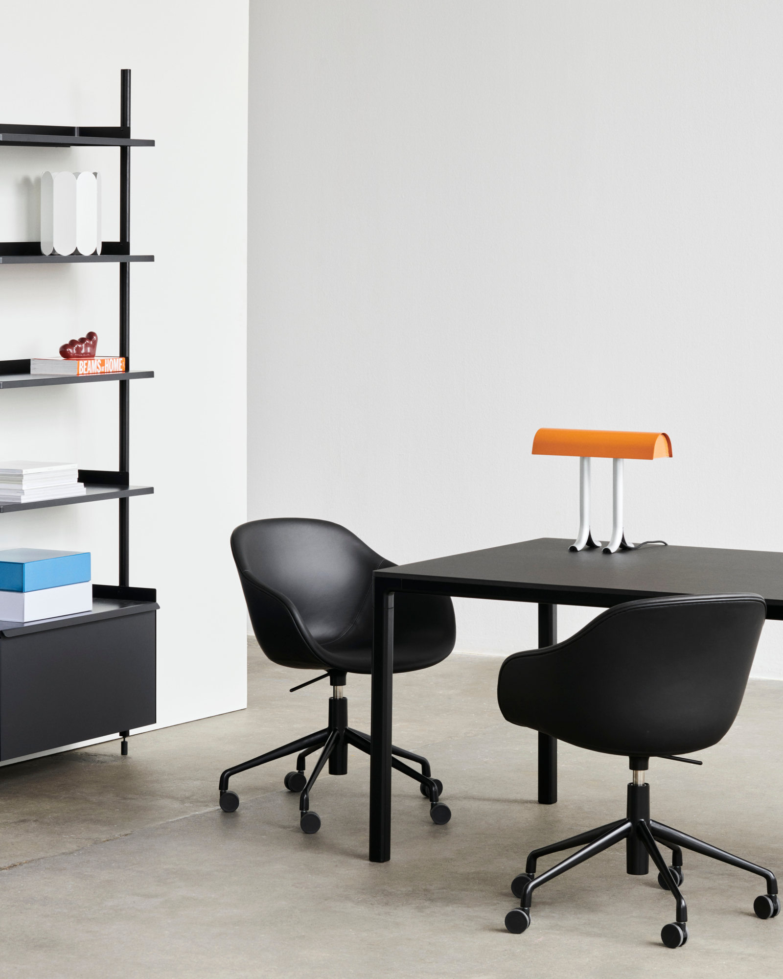 Eettafel T12 160x80 zwart onderstel zwart linoleum blad