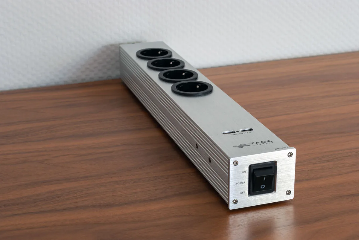 Taga Harmony PF-400USB Silver Multiprises