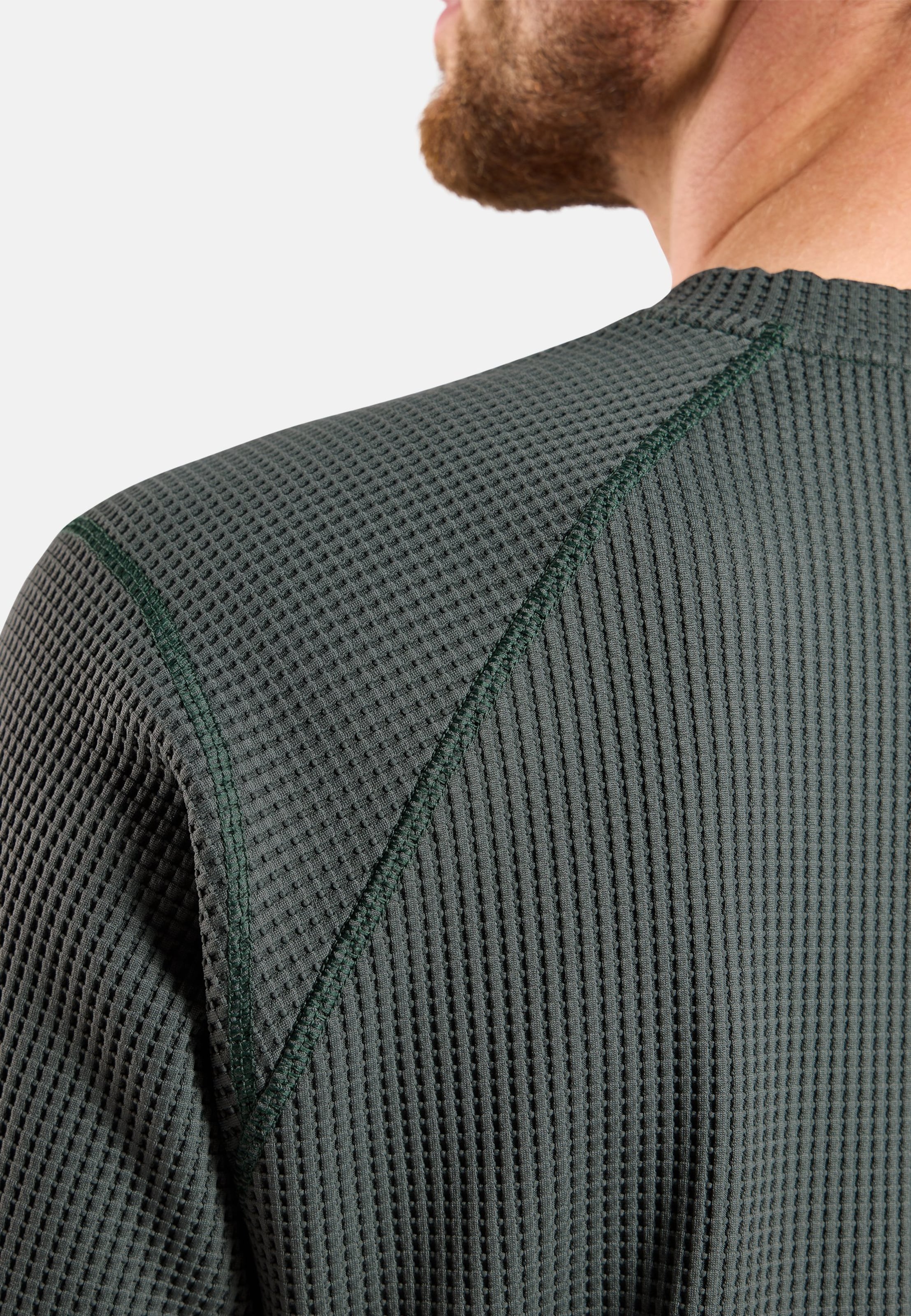 Cubic Multisport Mid Layer mit Rundhalsausschnitt in urban chic