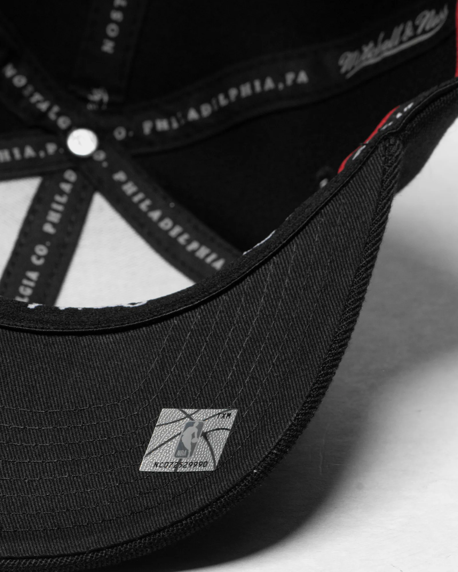 Mitchell & Ness Blk/Blk Logo Classic Red