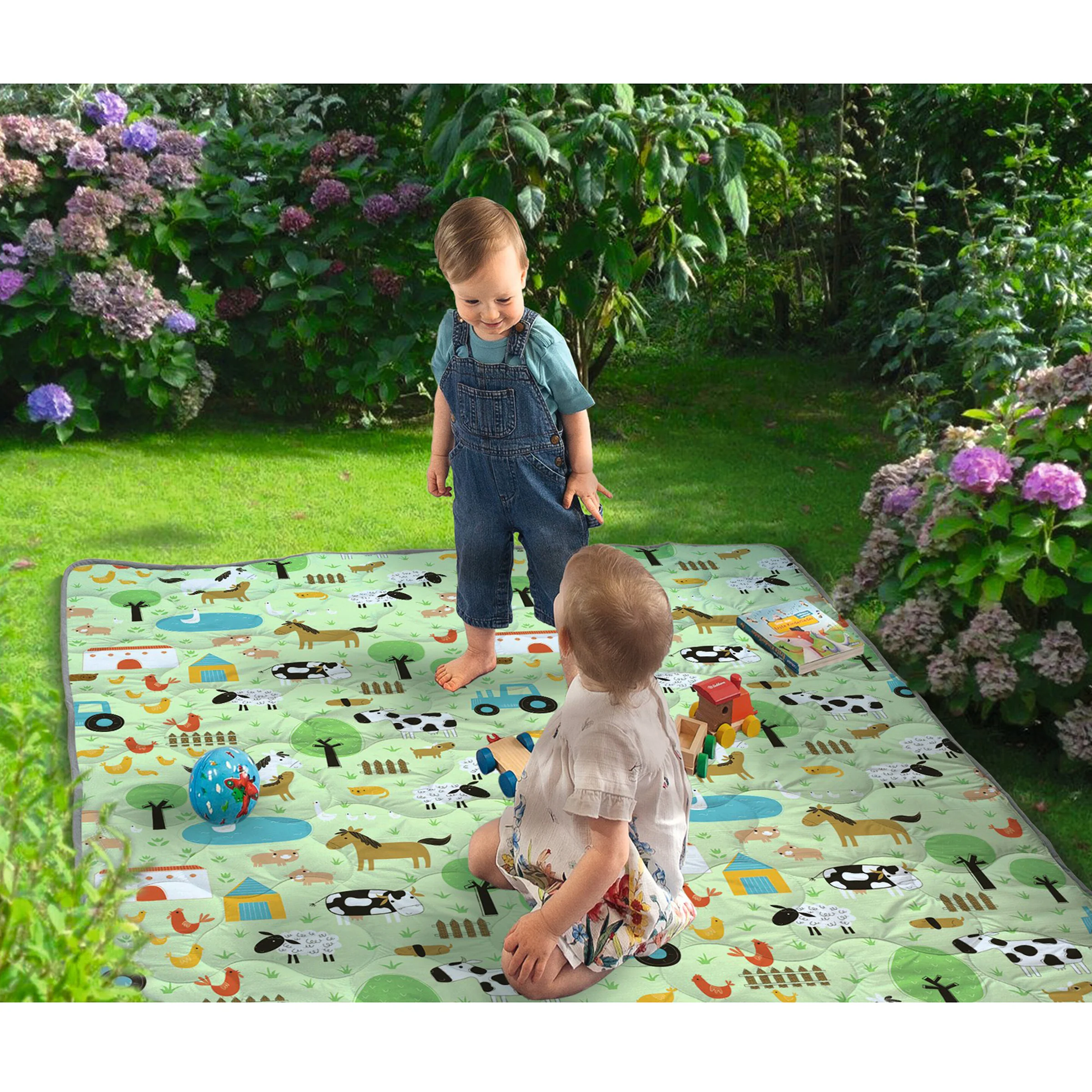 BORNINO HOME Krabbeldecke Jumbo mit wasserfester Unterseite 140x200 cm grün / Am Bauernhof