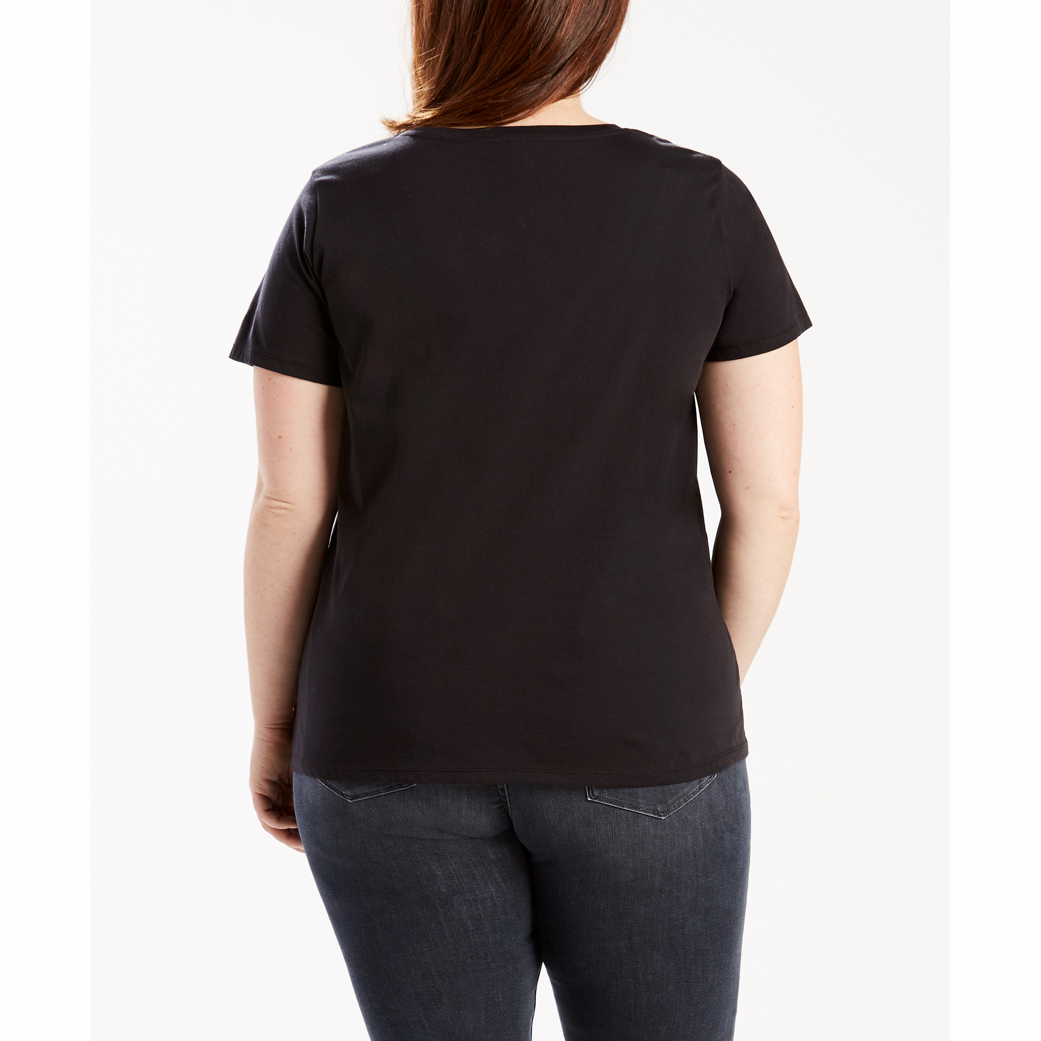 Camiseta LEVI'S PLUS com gola redonda, mangas curtas e estampa na frente.