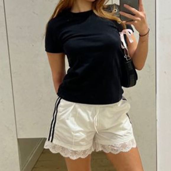 Trisica - Mid-rise sweatshort met kanten rand