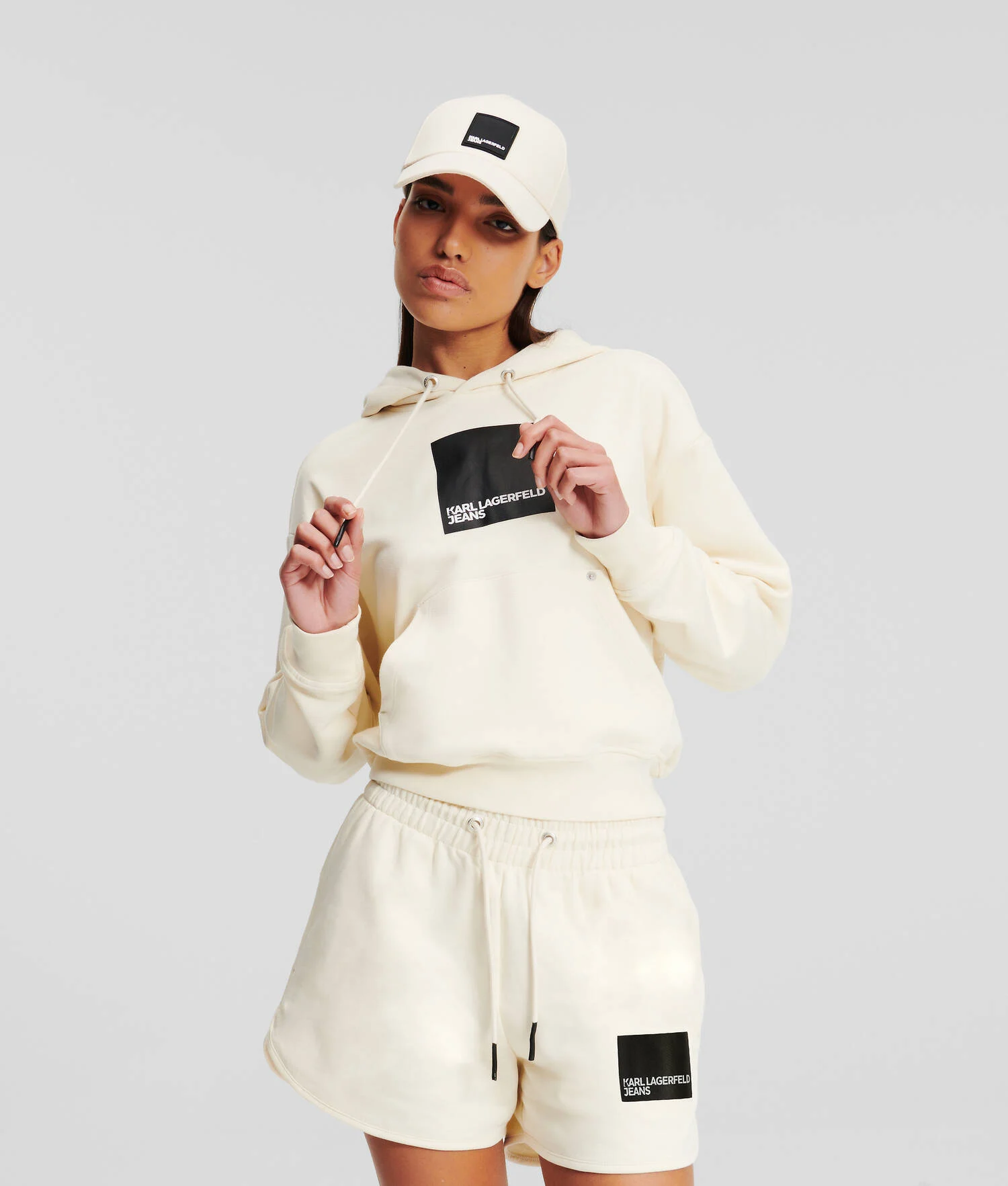 SWEAT À CAPUCHE AVEC LOGO KLJ ENCADRÉ