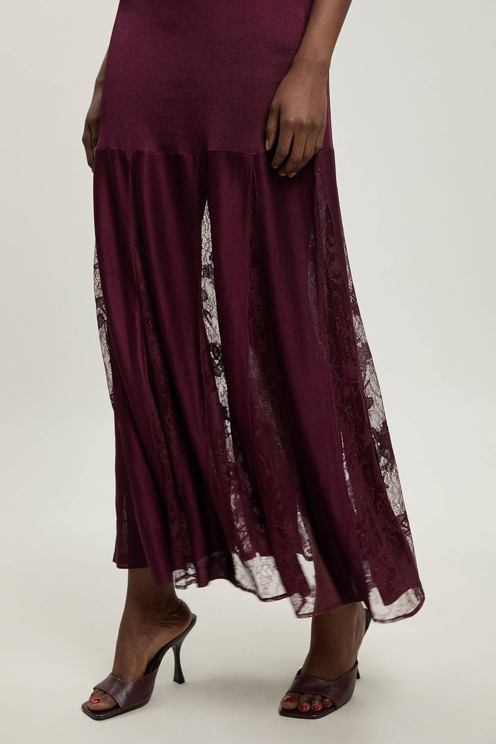 KarenMillen Robe Maxi Tricotée en Mélange de Viscose Moulante Transparente avec Détails en Dentelle