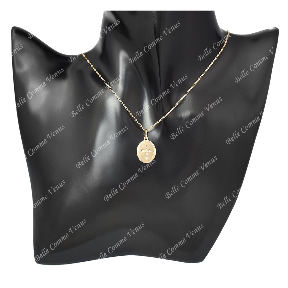 Collier médaille ovale croix sertie d'oxyde de zirconium Plaqué OR 750 3 microns