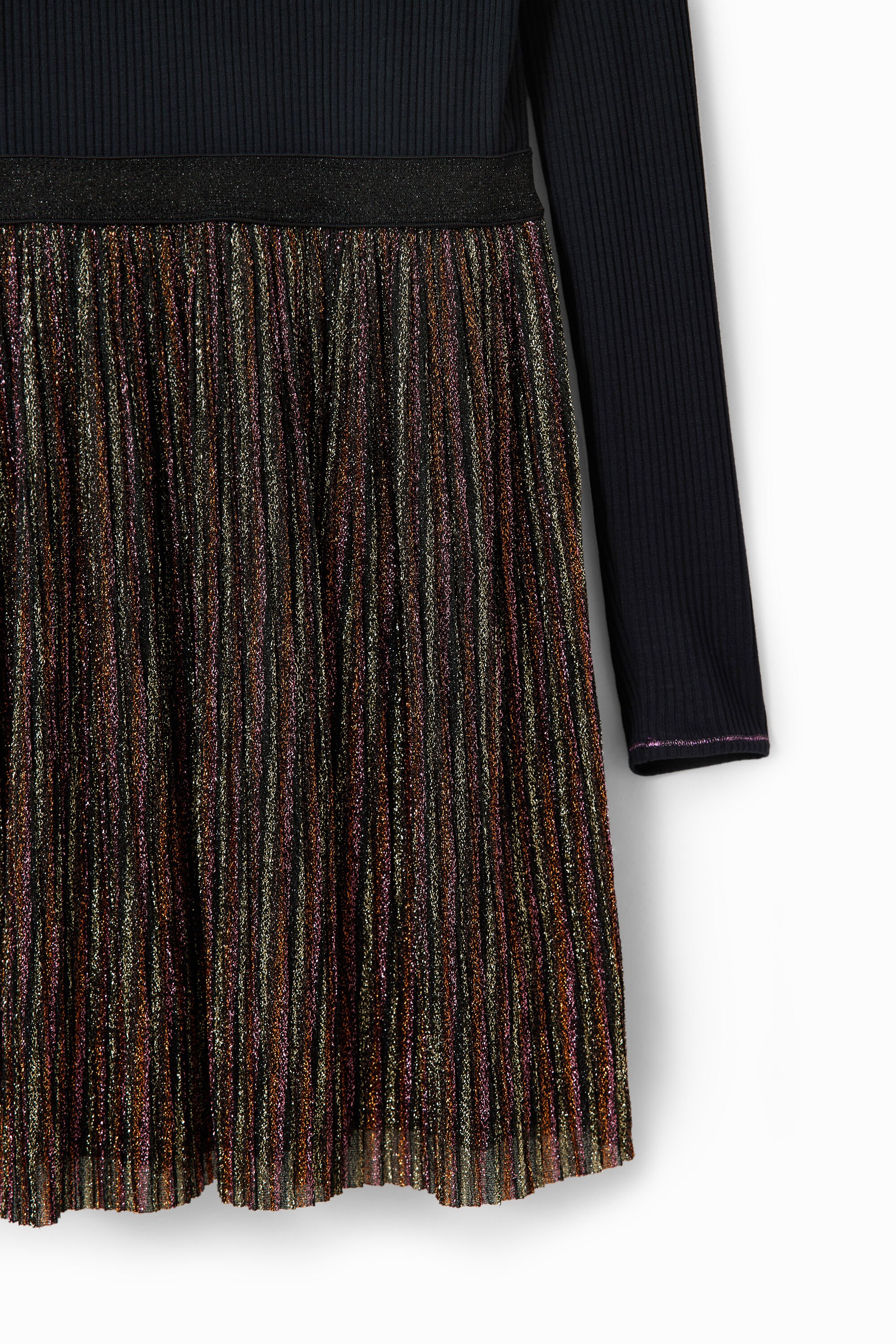 vestido de saia em lurex